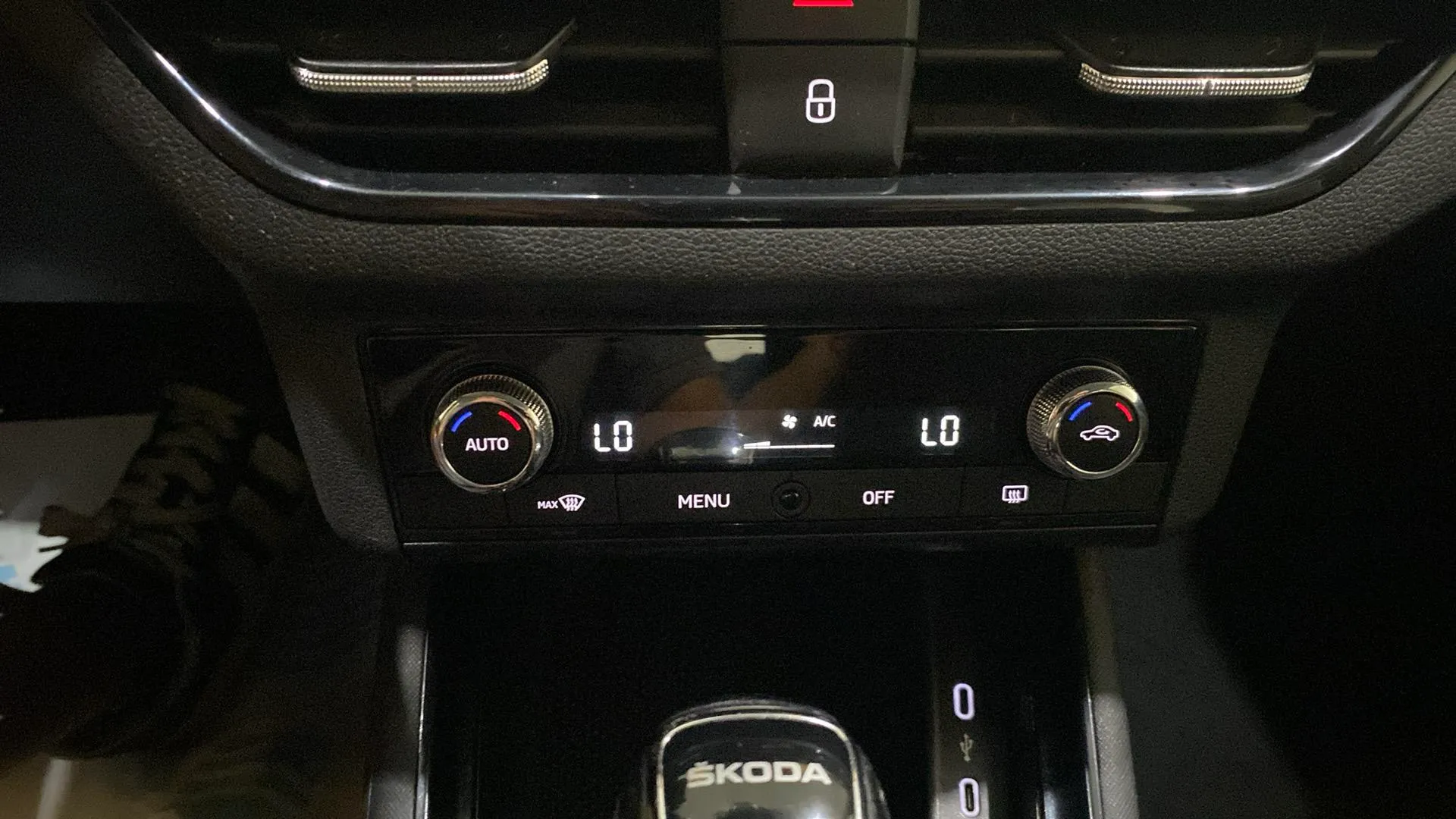 Škoda Kamiq 1.0 TSI DSG Ambition - foto 24