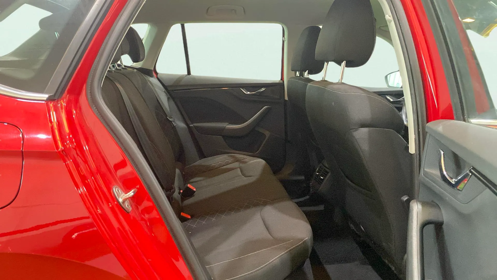 Škoda Kamiq 1.0 TSI DSG Ambition - foto 28