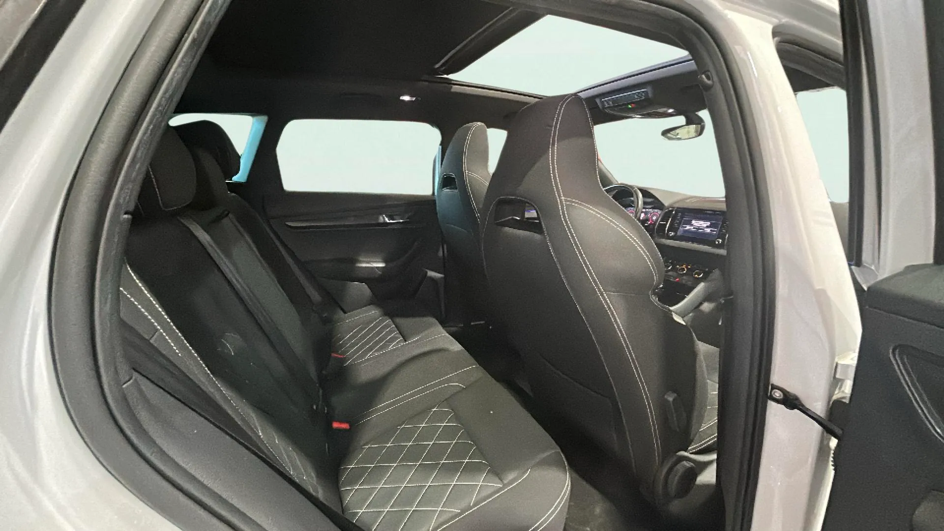 Škoda Karoq 1.5 TSI DSG ACT Sportline - foto 14