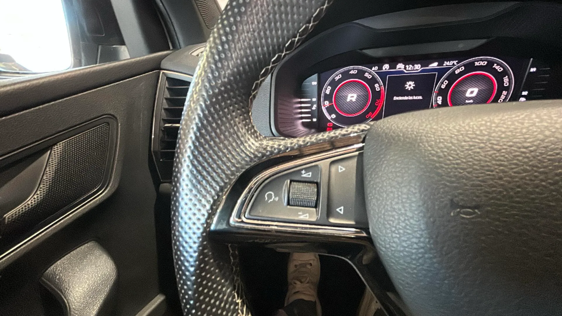 Škoda Karoq 1.5 TSI DSG ACT Sportline - foto 20