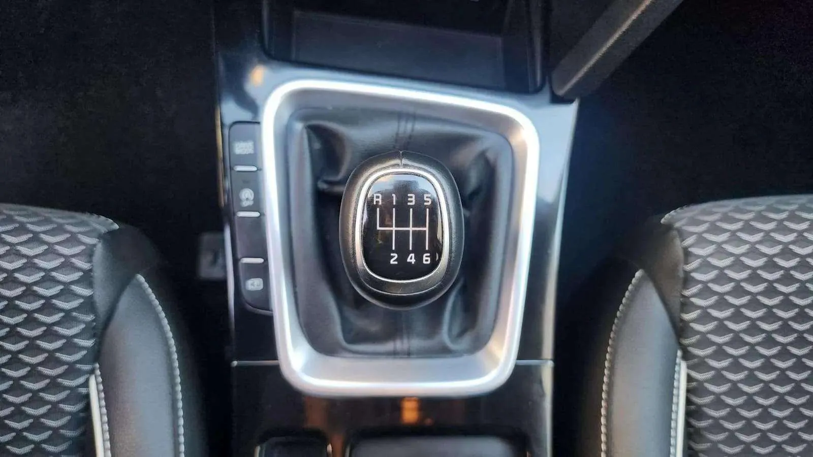Kia XCeed 1.5 MHEV iMT Drive - foto 20