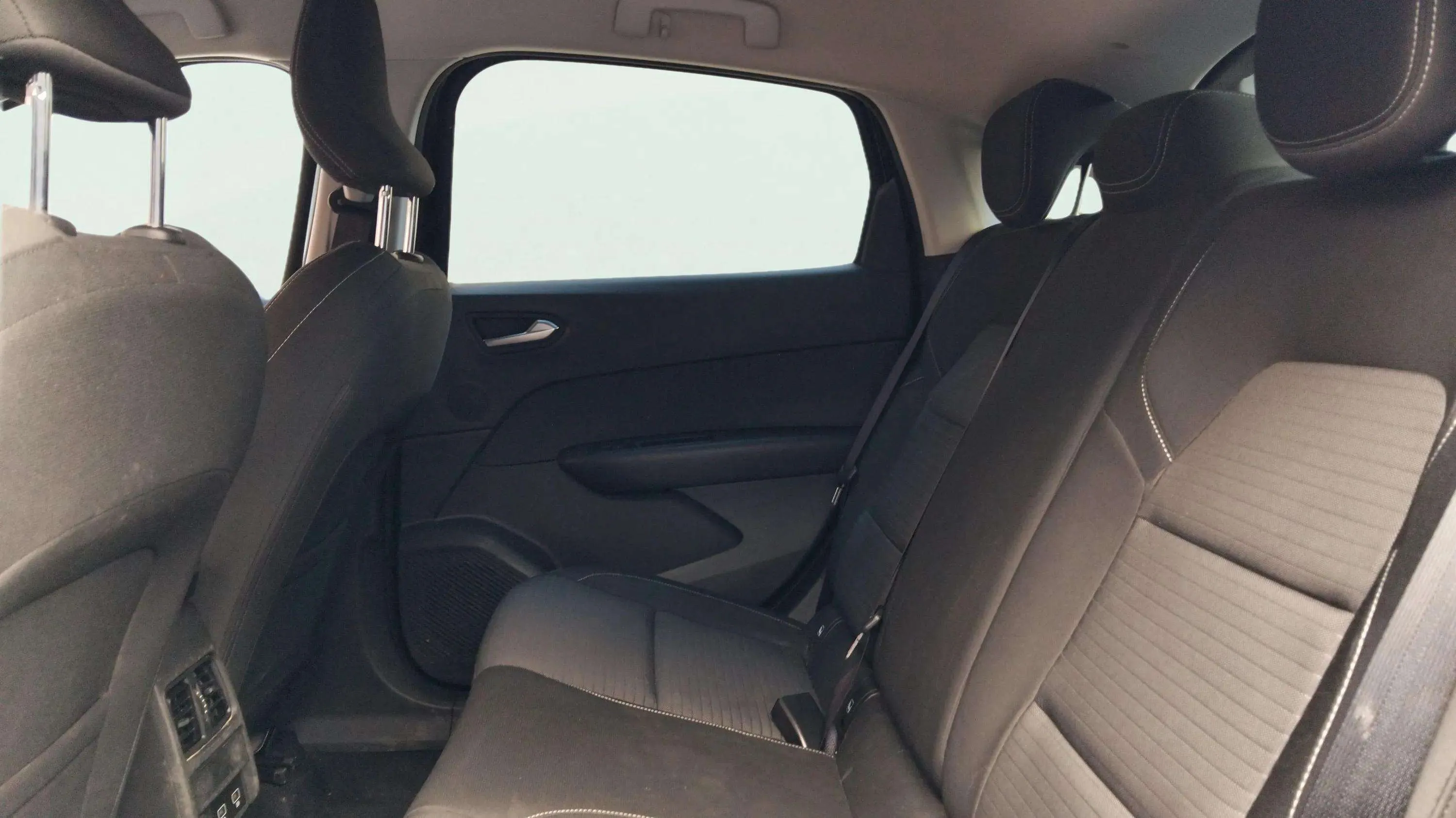 Renault Arkana Evolution TCe EDC mild hybr - foto 9
