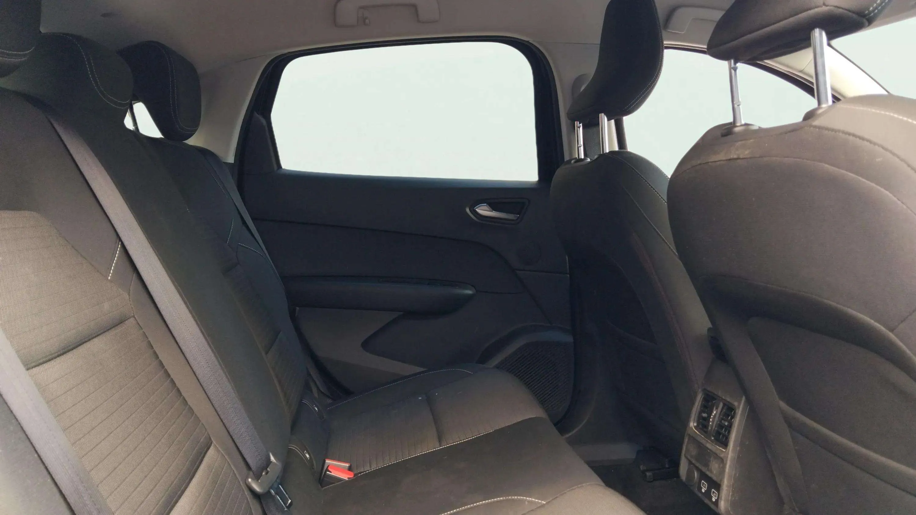 Renault Arkana Evolution TCe EDC mild hybr - foto 8