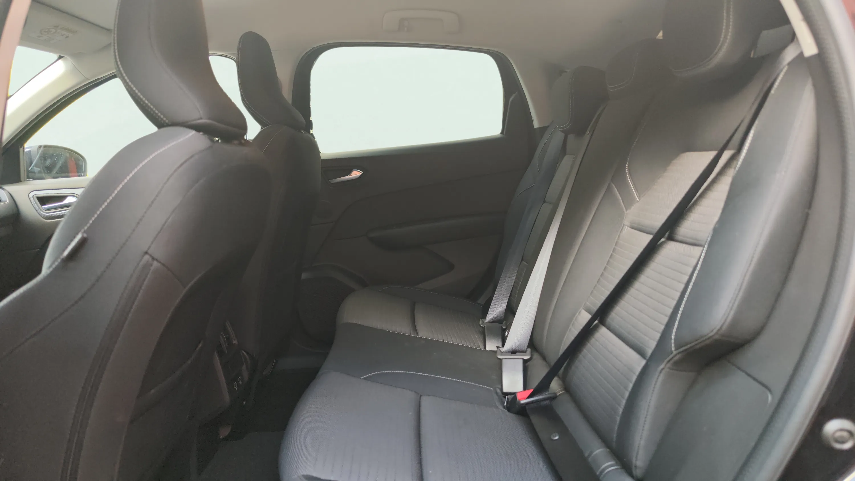 Renault Arkana Evolution TCe EDC mild hybr - foto 12
