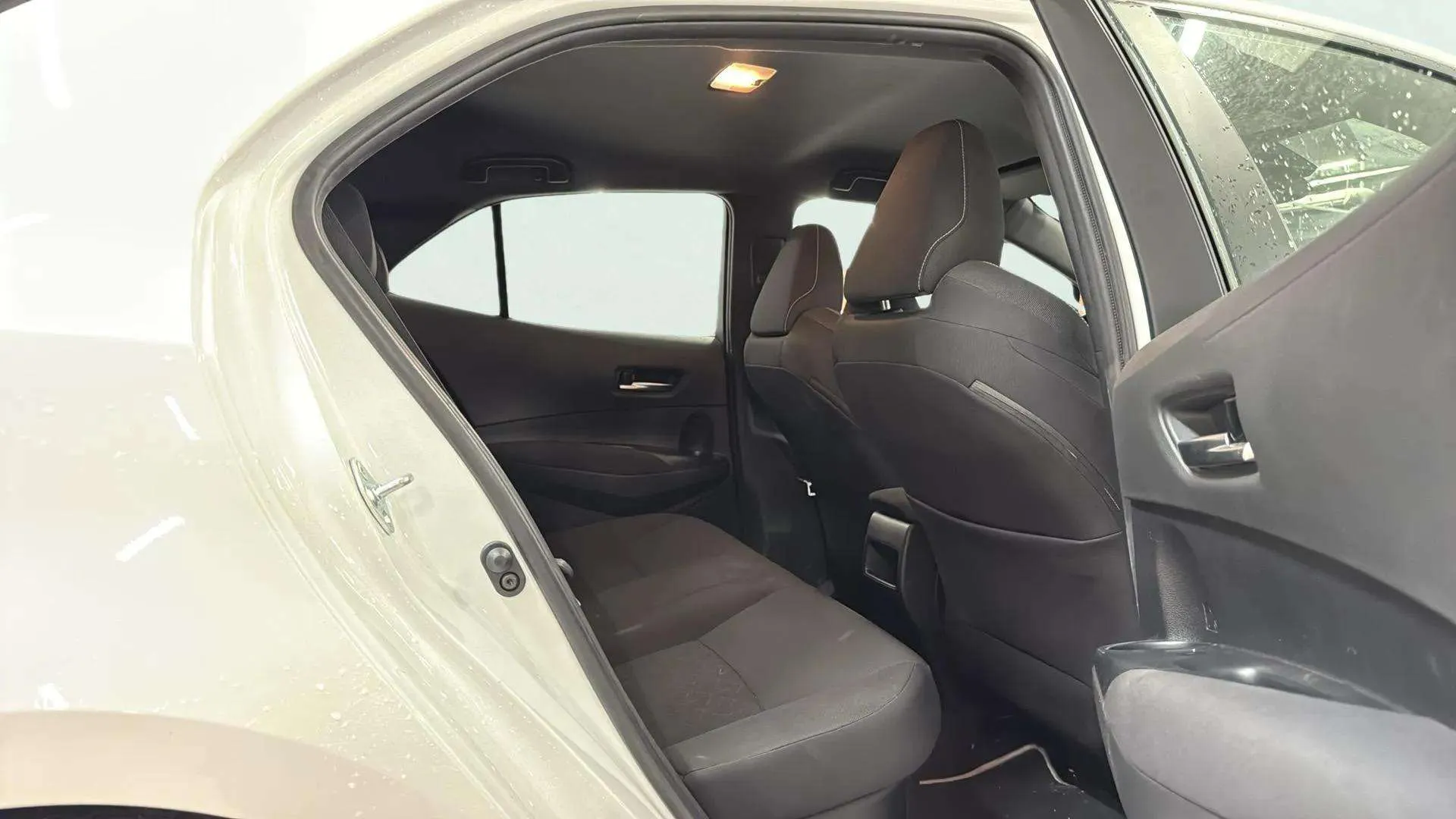 Toyota Corolla 1.8 125H Active Tech E-CVT - foto 14