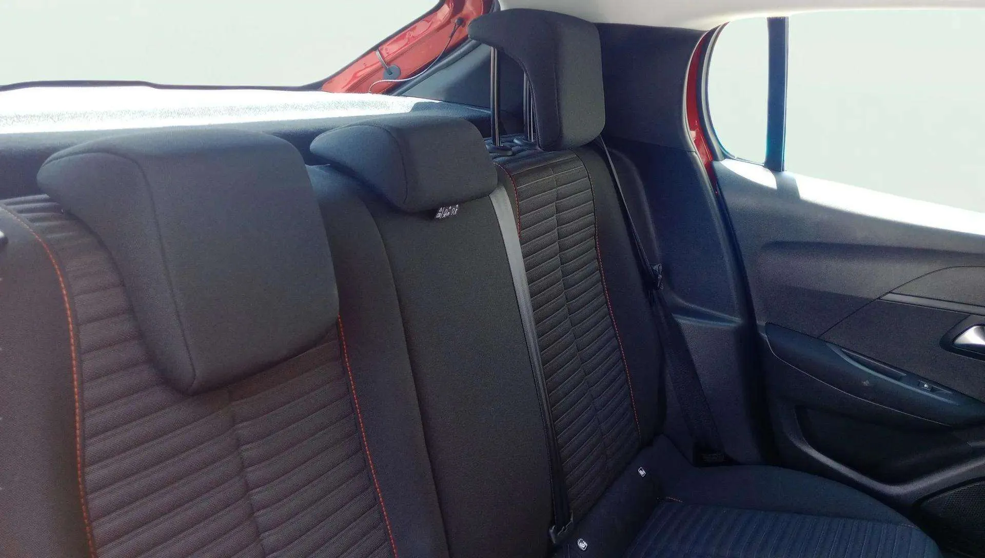 Peugeot 208 PureTech Allure - foto 12