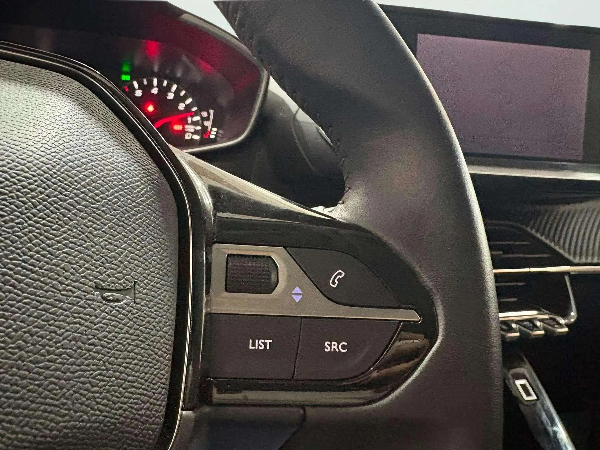 Peugeot 2008 Active Pack PureTech 100 BVM6 - foto 9