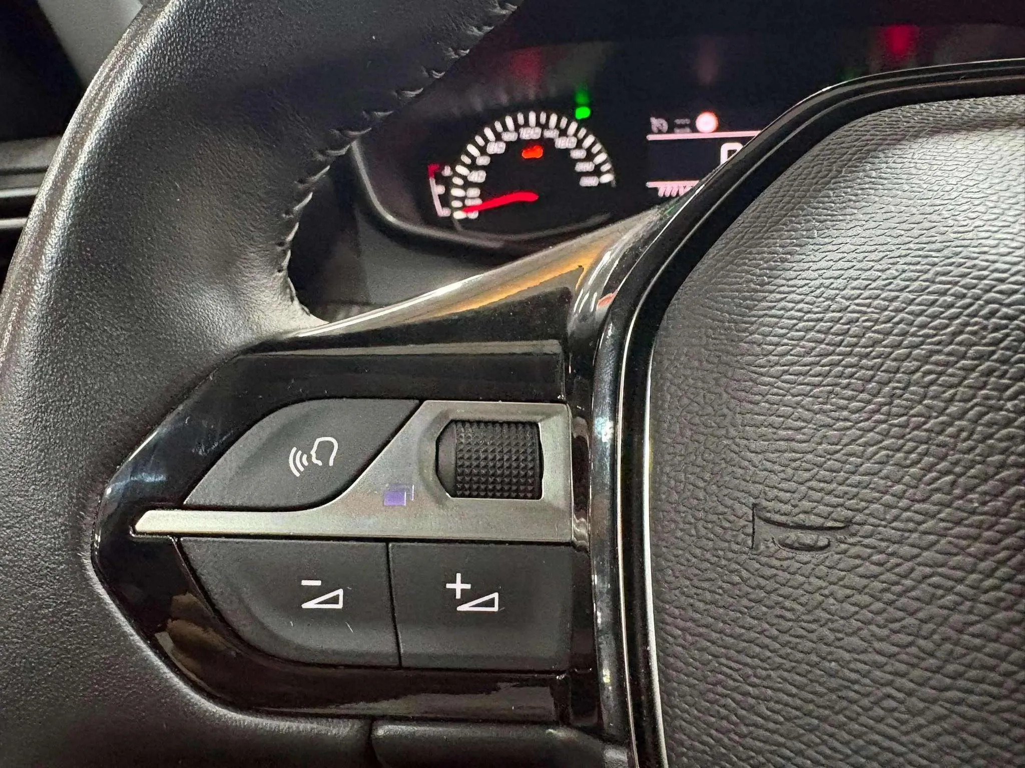 Peugeot 2008 Active Pack PureTech 100 BVM6 - foto 8