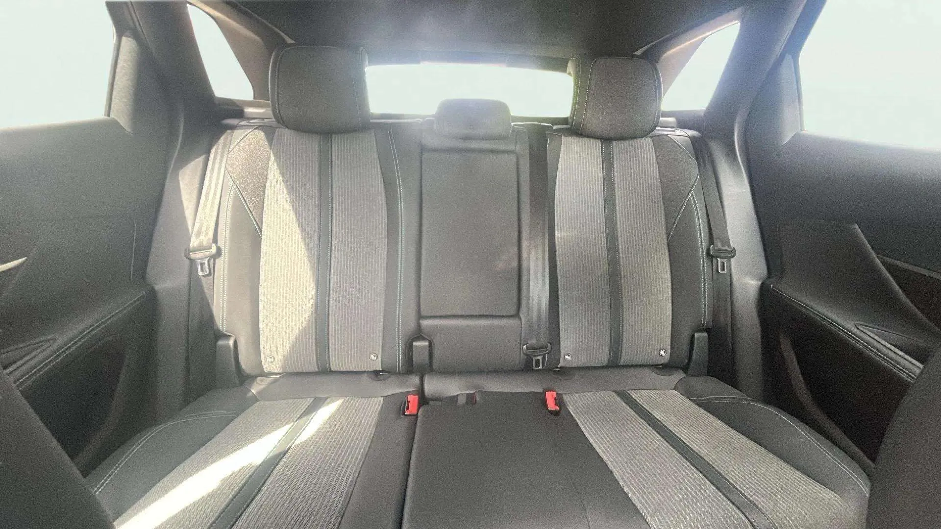 Peugeot 3008 1.2 PureTech Allure Pack - foto 26