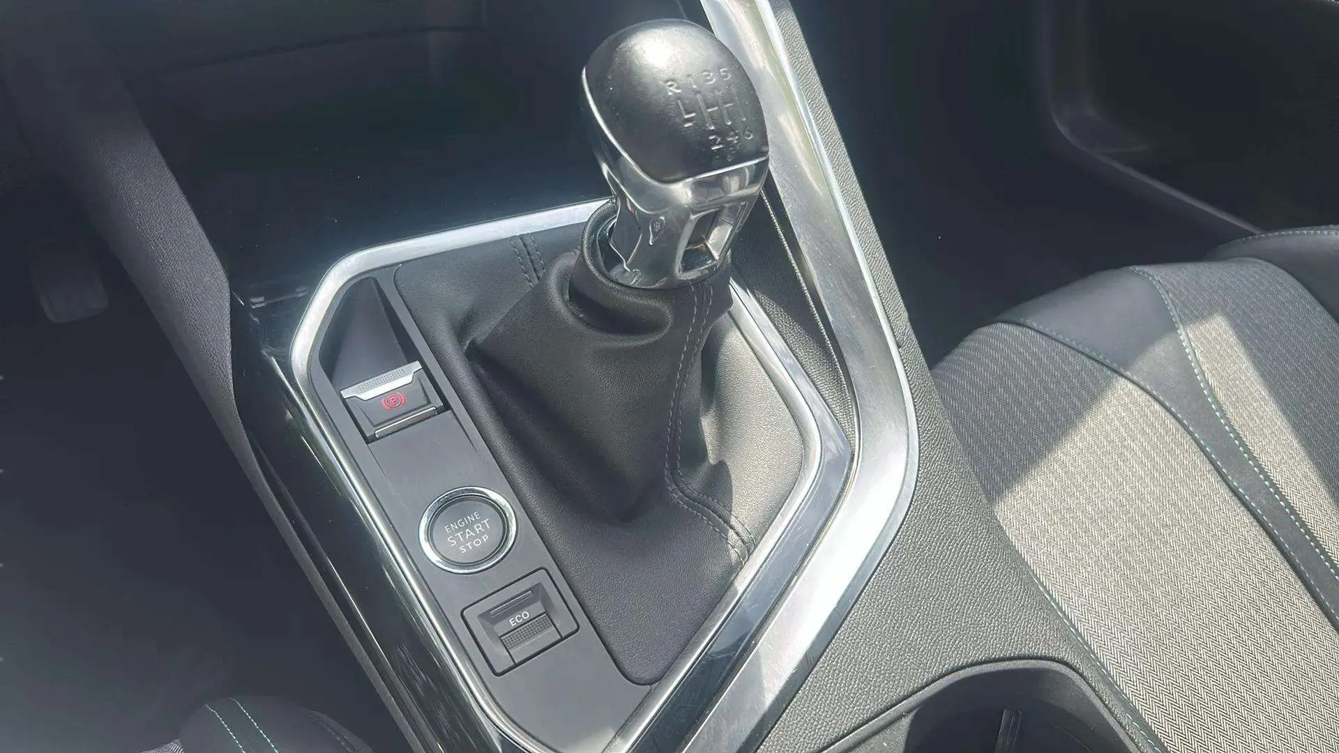 Peugeot 3008 1.2 PureTech Allure Pack - foto 23