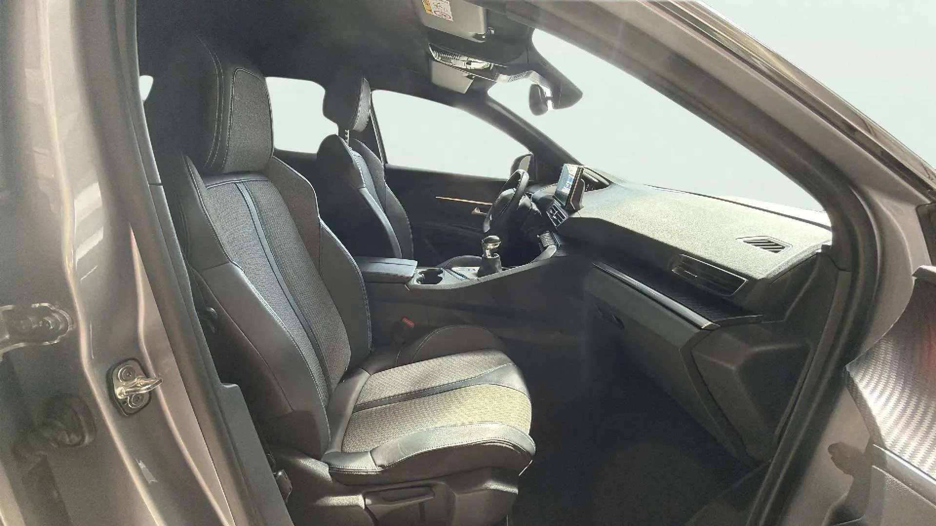 Peugeot 3008 1.2 PureTech Allure Pack - foto 24