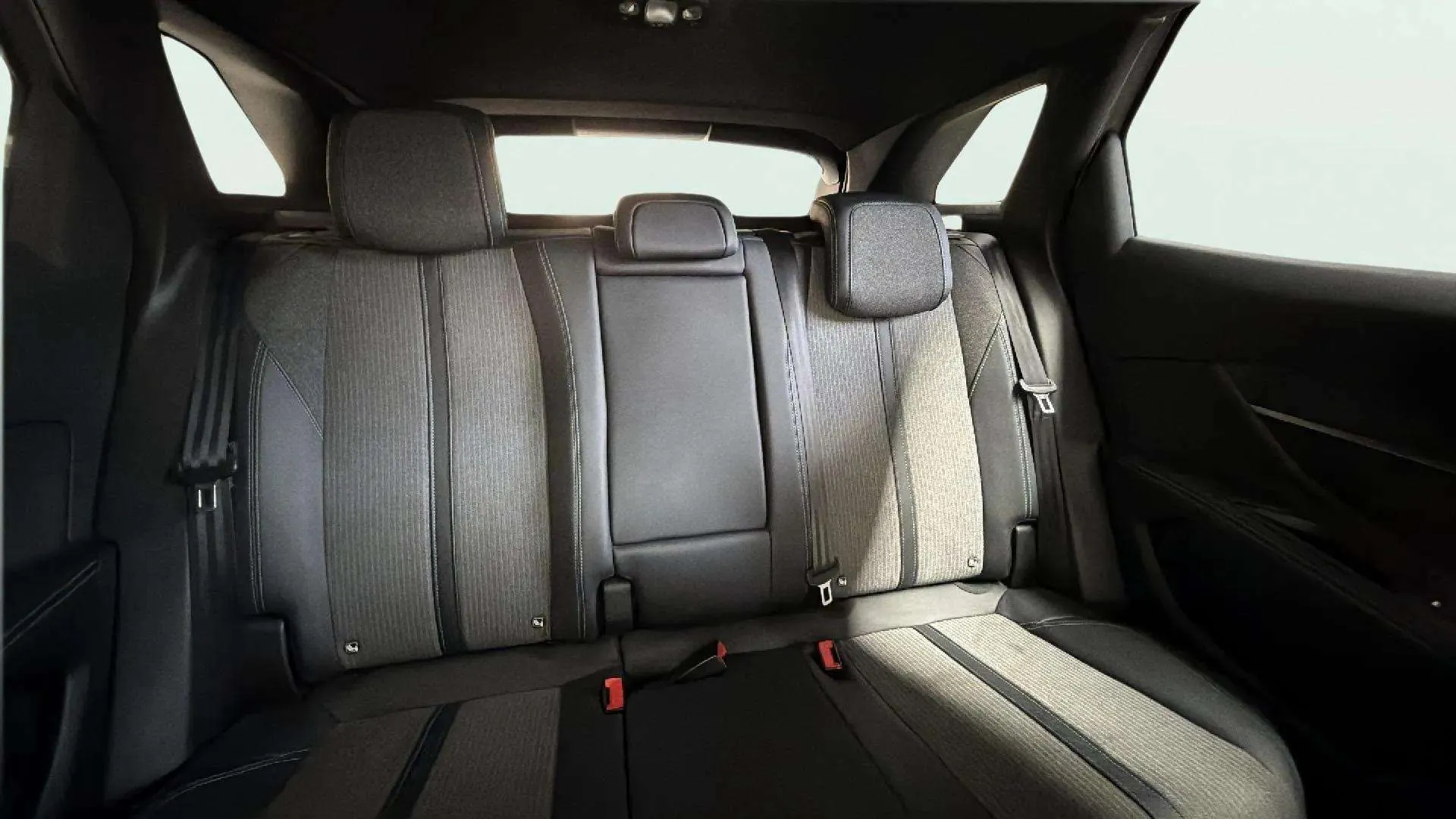 Peugeot 3008 1.2 PureTech Allure Pack - foto 26