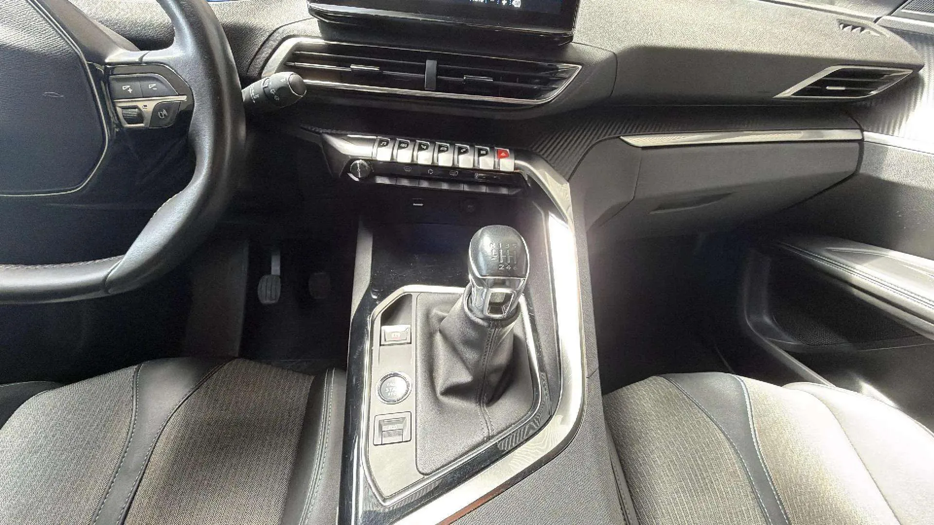 Peugeot 3008 1.2 PureTech Allure Pack - foto 17