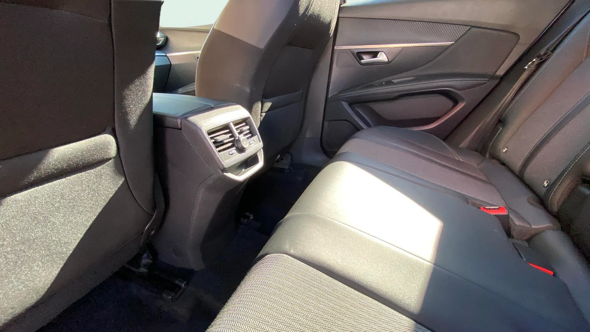 Peugeot 3008 1.2 PureTech Allure Pack - foto 26