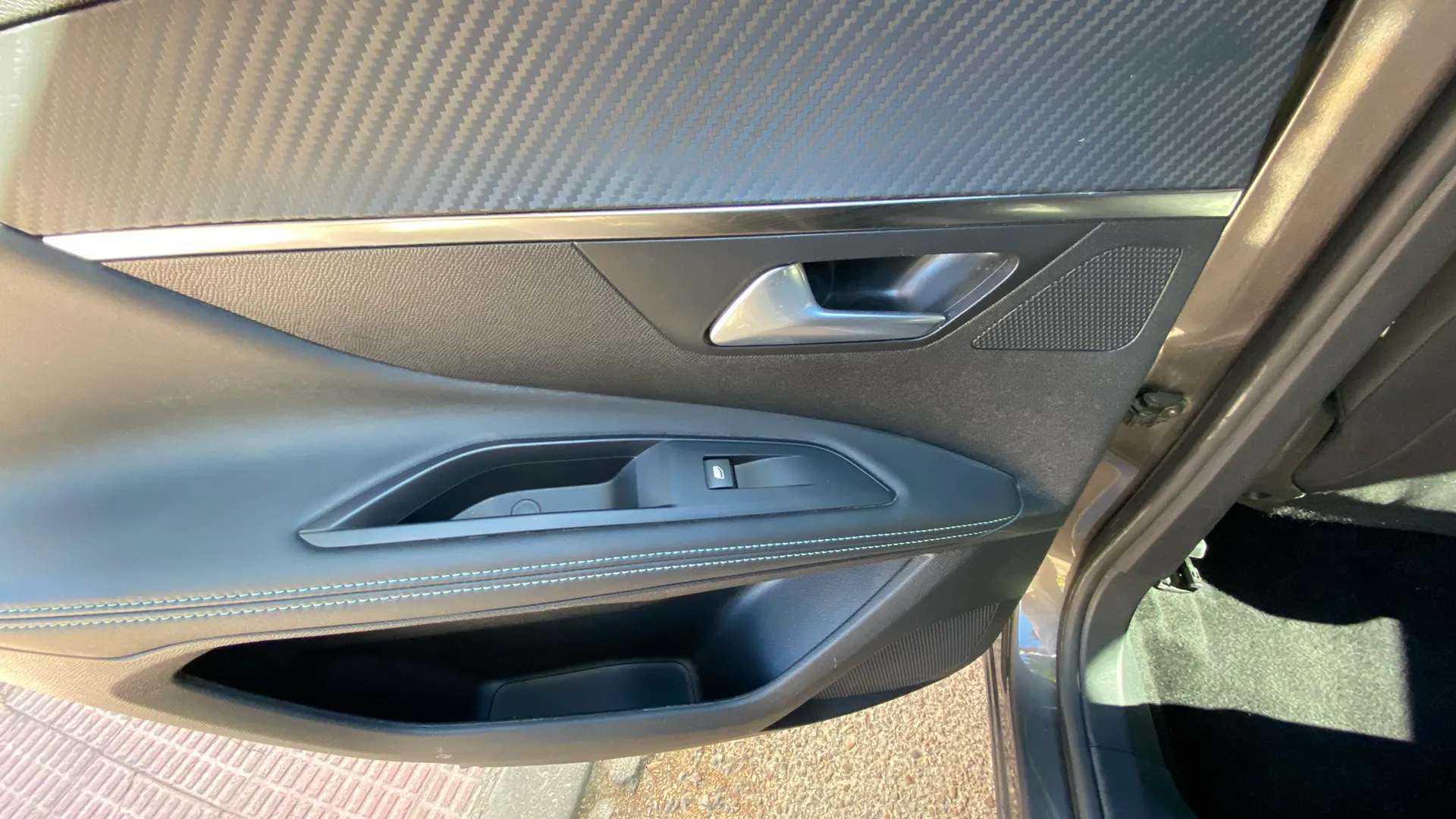 Peugeot 3008 1.2 PureTech Allure Pack - foto 25