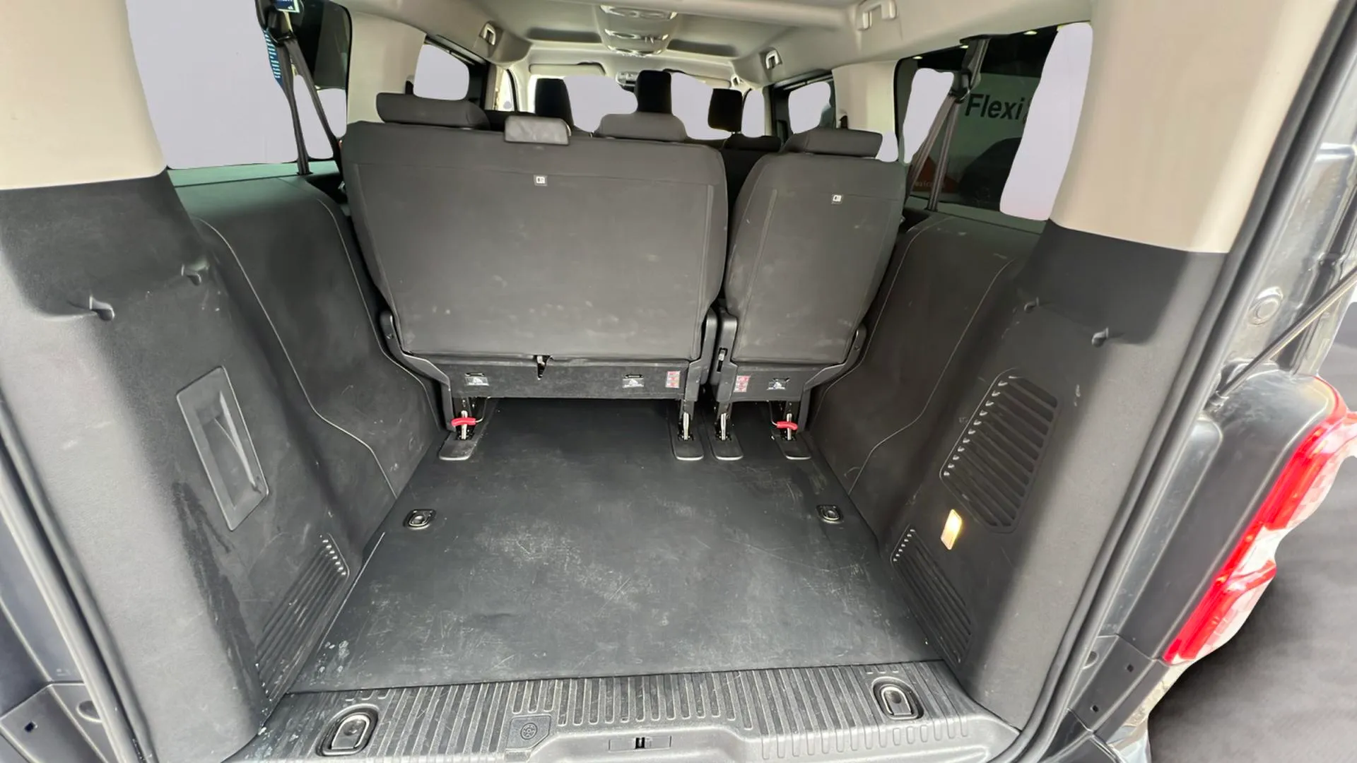 Peugeot Traveller Business Long BlueHDi 180 EAT8 - foto 16