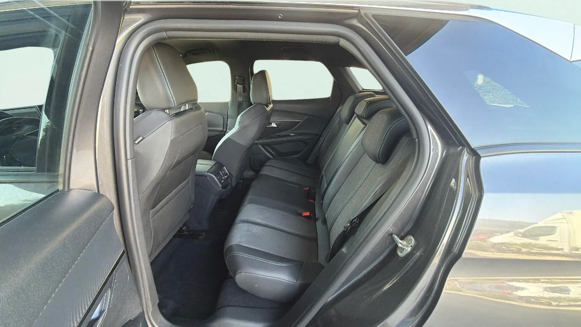 Peugeot 3008 1.2 PureTech Allure Pack - foto 25