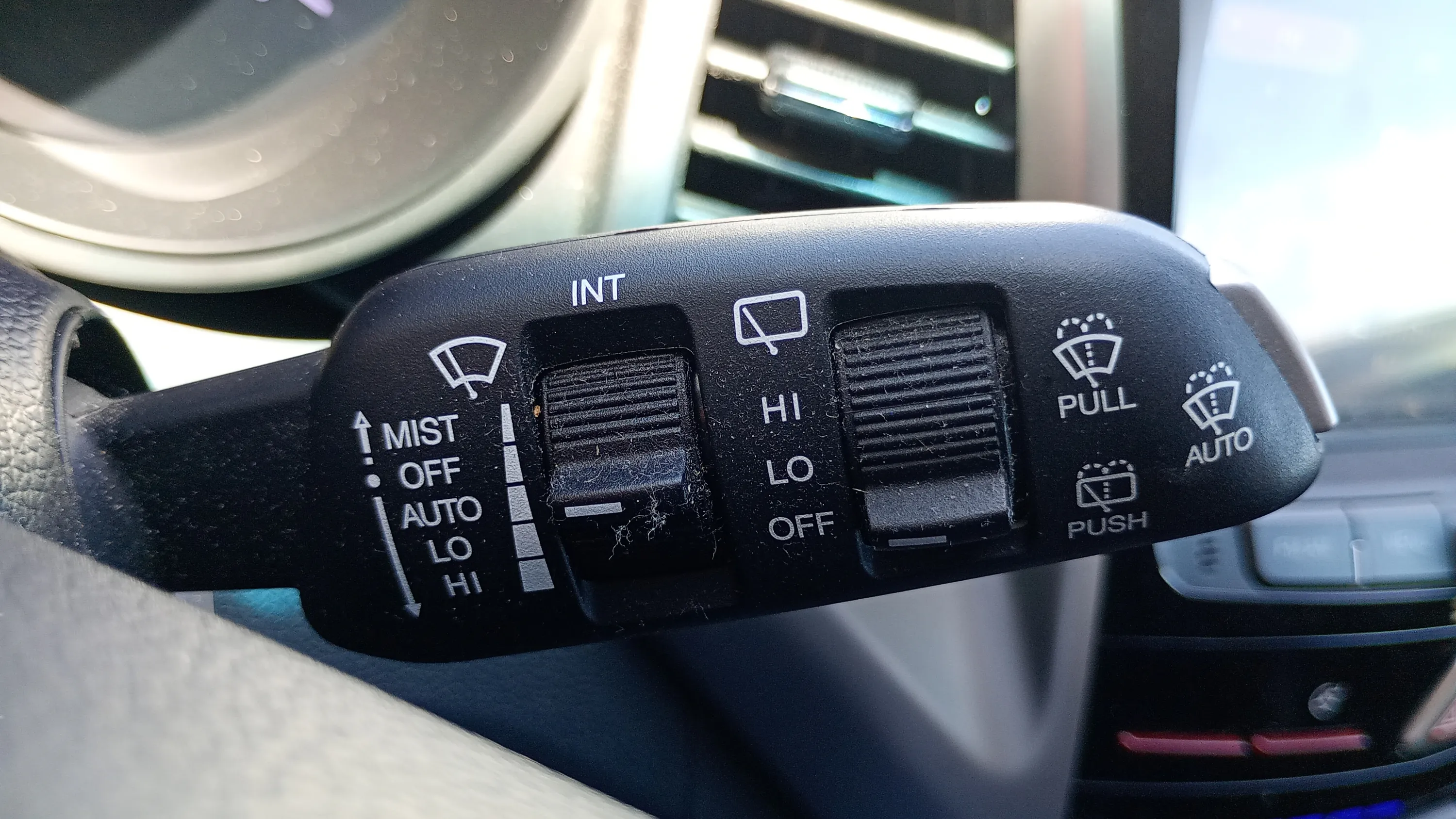 SsangYong Tivoli G12T Line GLP - foto 17