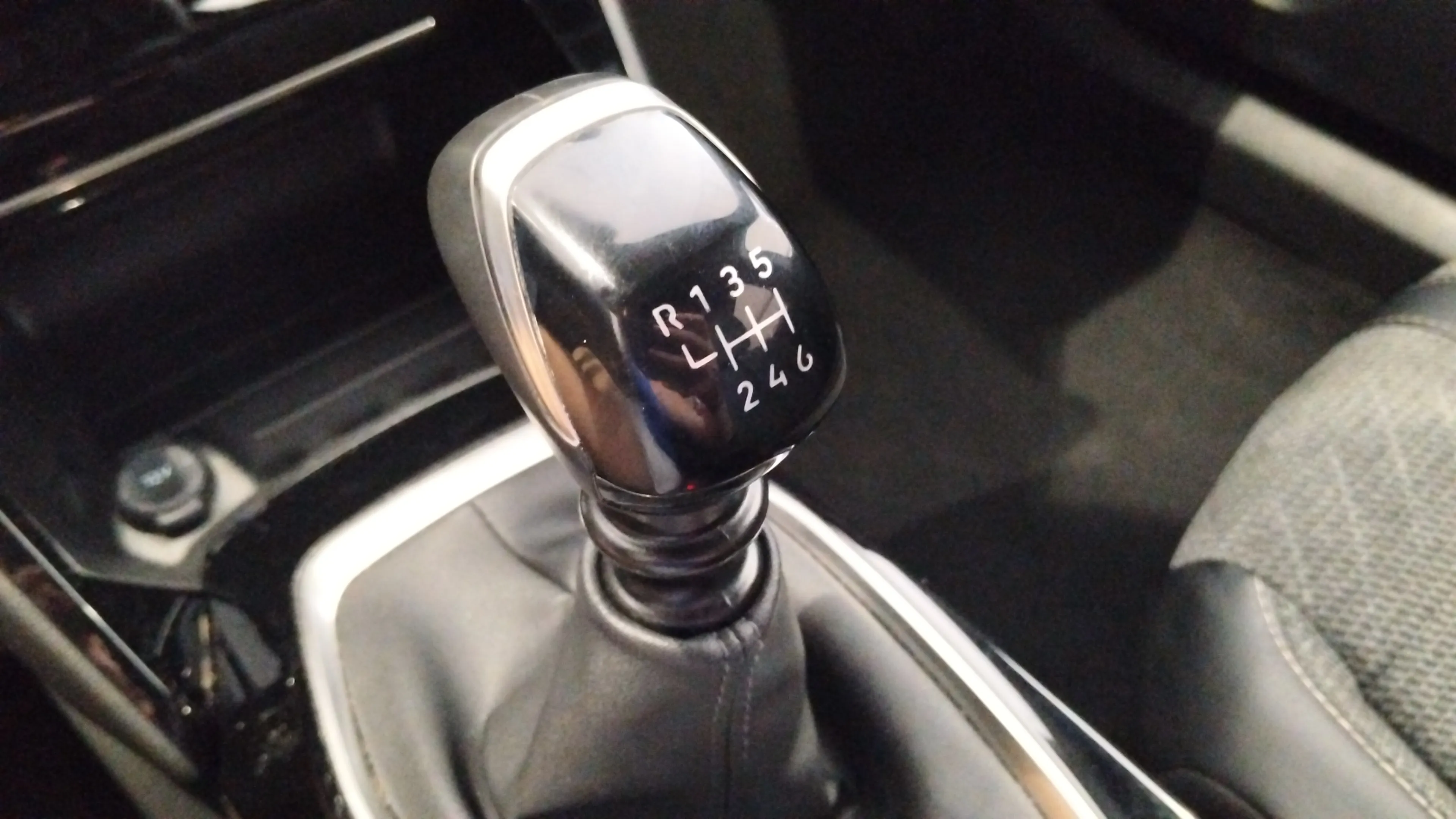 Peugeot 2008 Allure PureTech 100 - foto 17