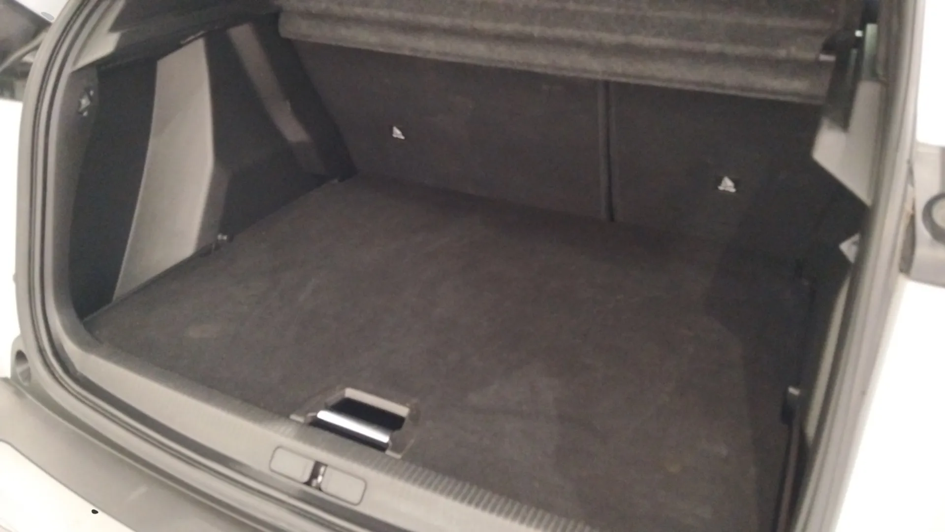 Peugeot 2008 Allure PureTech 100 - foto 10