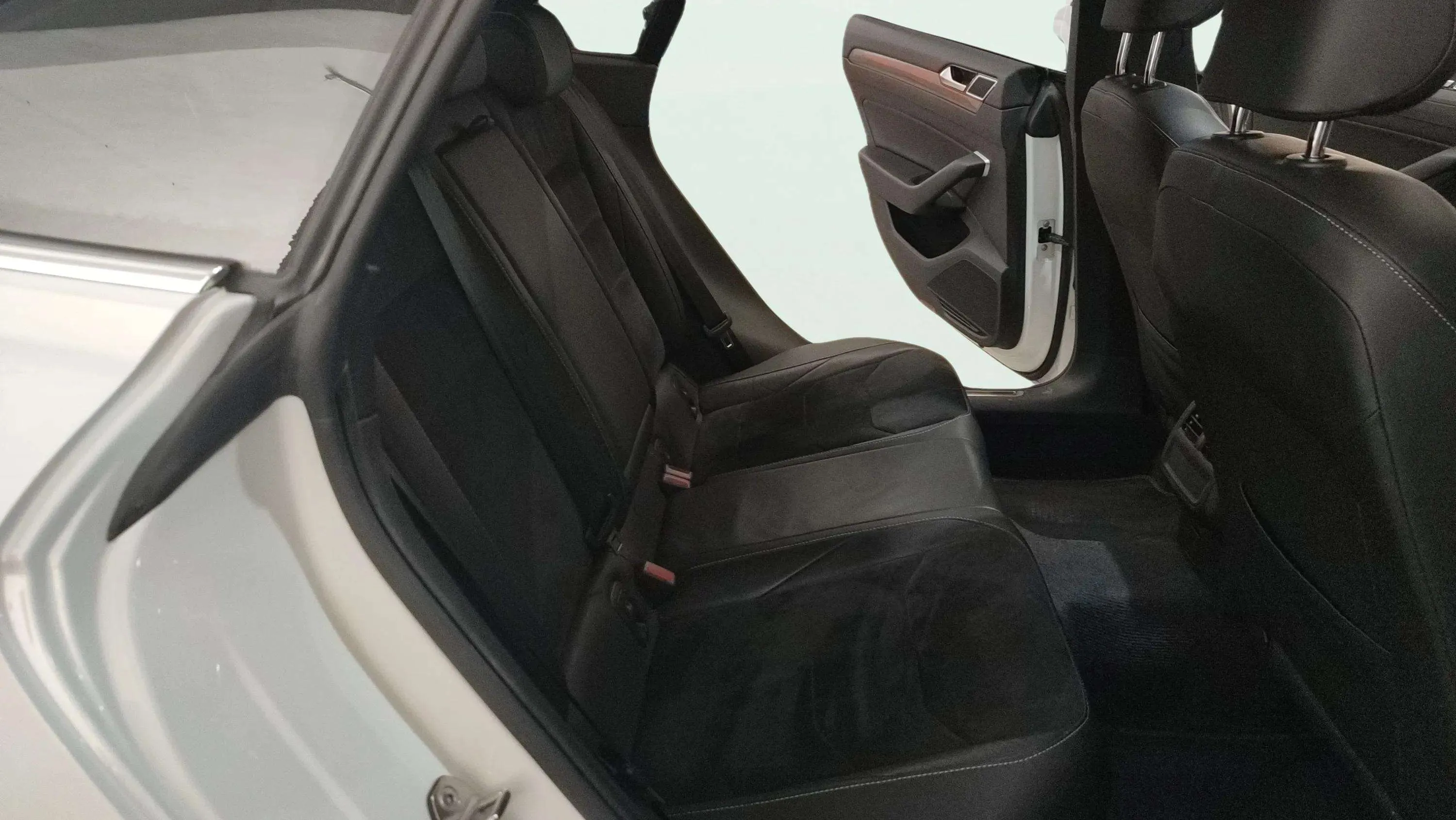 Volkswagen Arteon R-Line 2.0 TDI DSG - foto 8