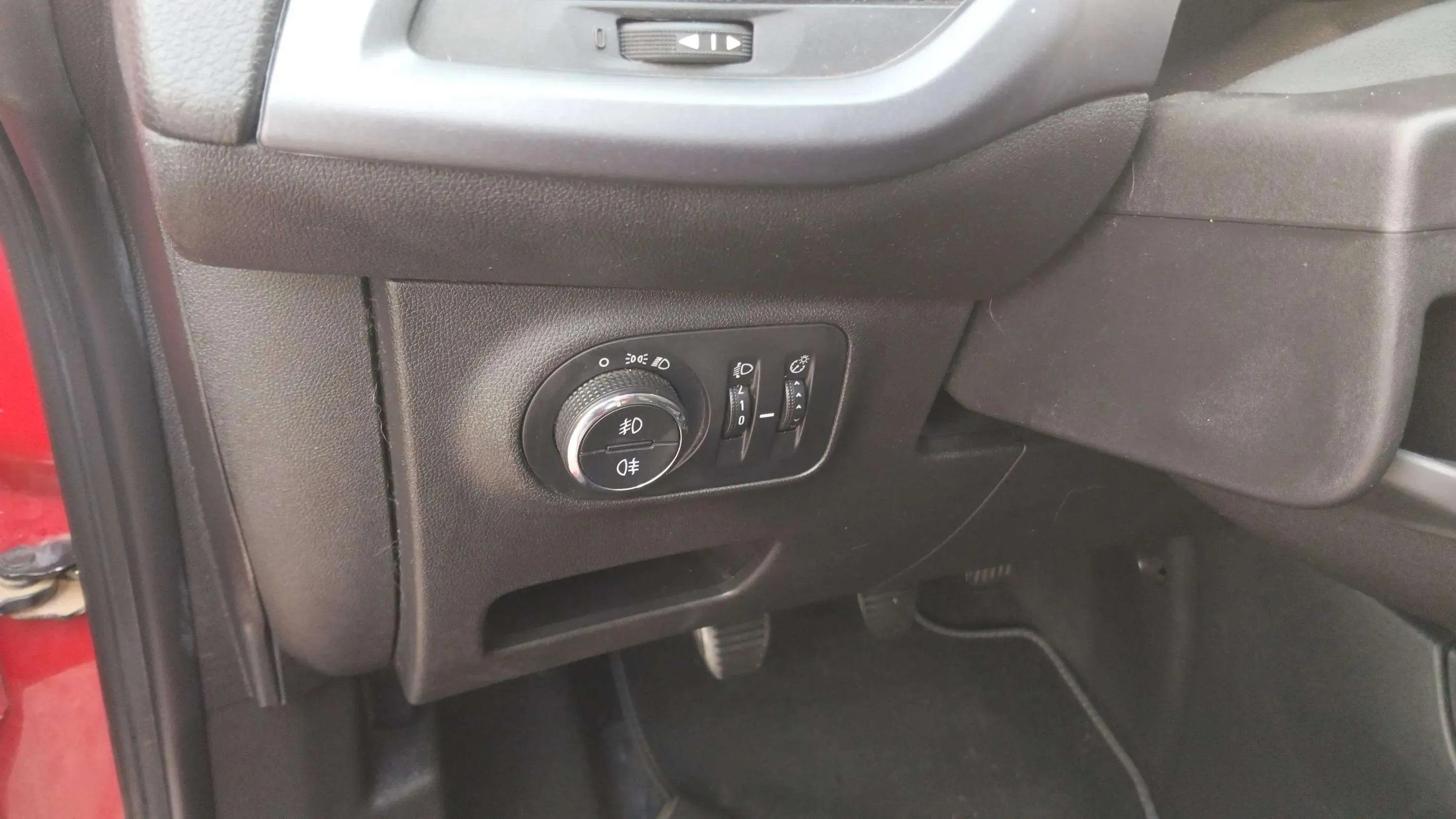 Opel Corsa 1.4 Expression - foto 18
