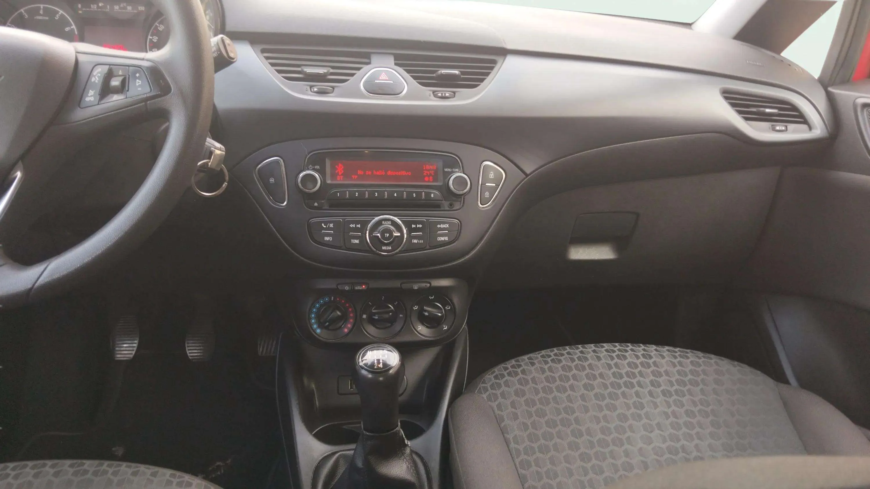 Opel Corsa 1.4 Expression - foto 13