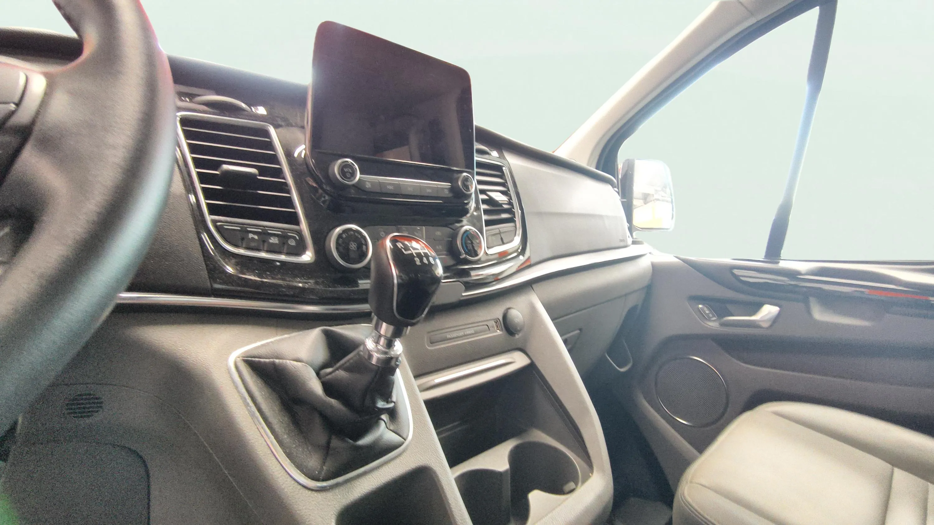 Ford Tourneo Custom 2.0 EcoBlue L1 Titanium 17 - foto 22