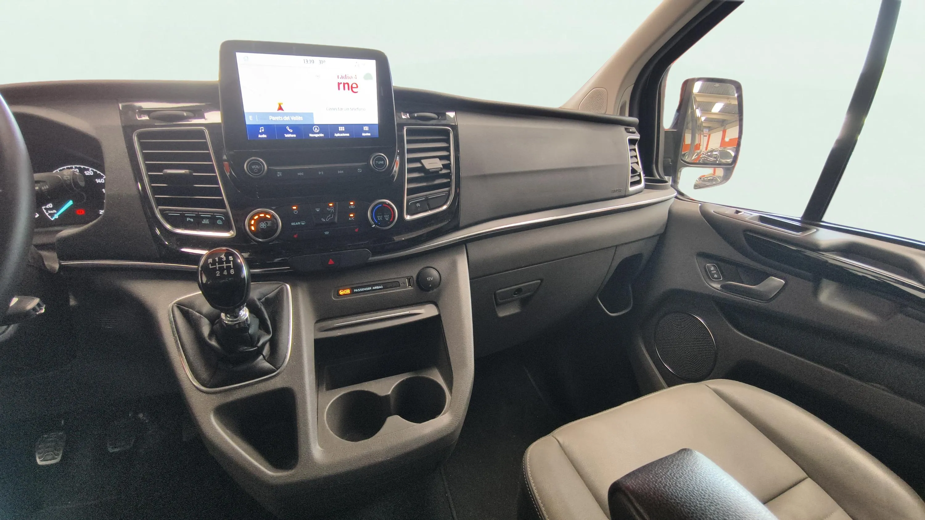 Ford Tourneo Custom 2.0 EcoBlue L1 Titanium 17 - foto 9