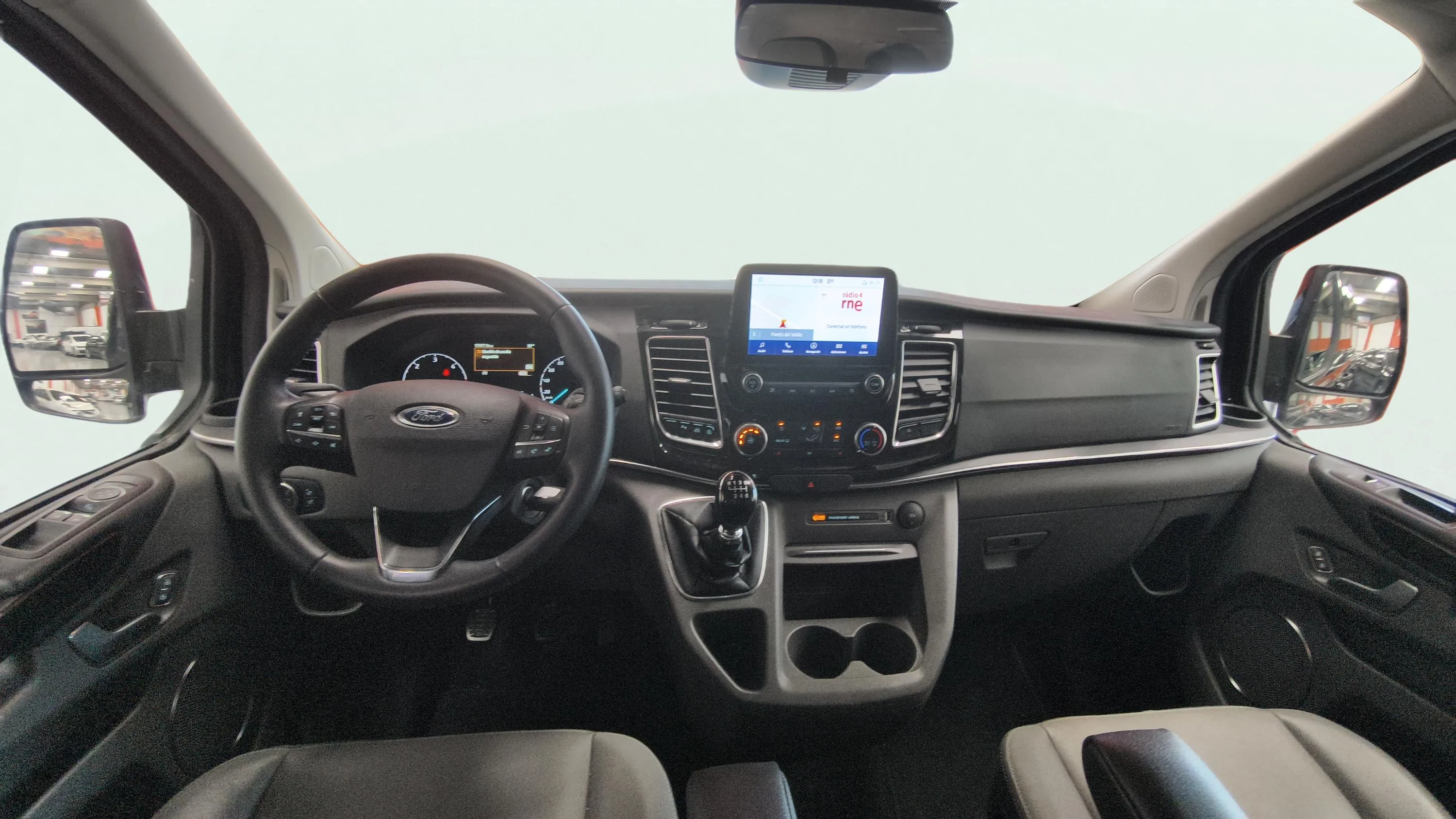 Ford Tourneo Custom 2.0 EcoBlue L1 Titanium 17 - foto 8