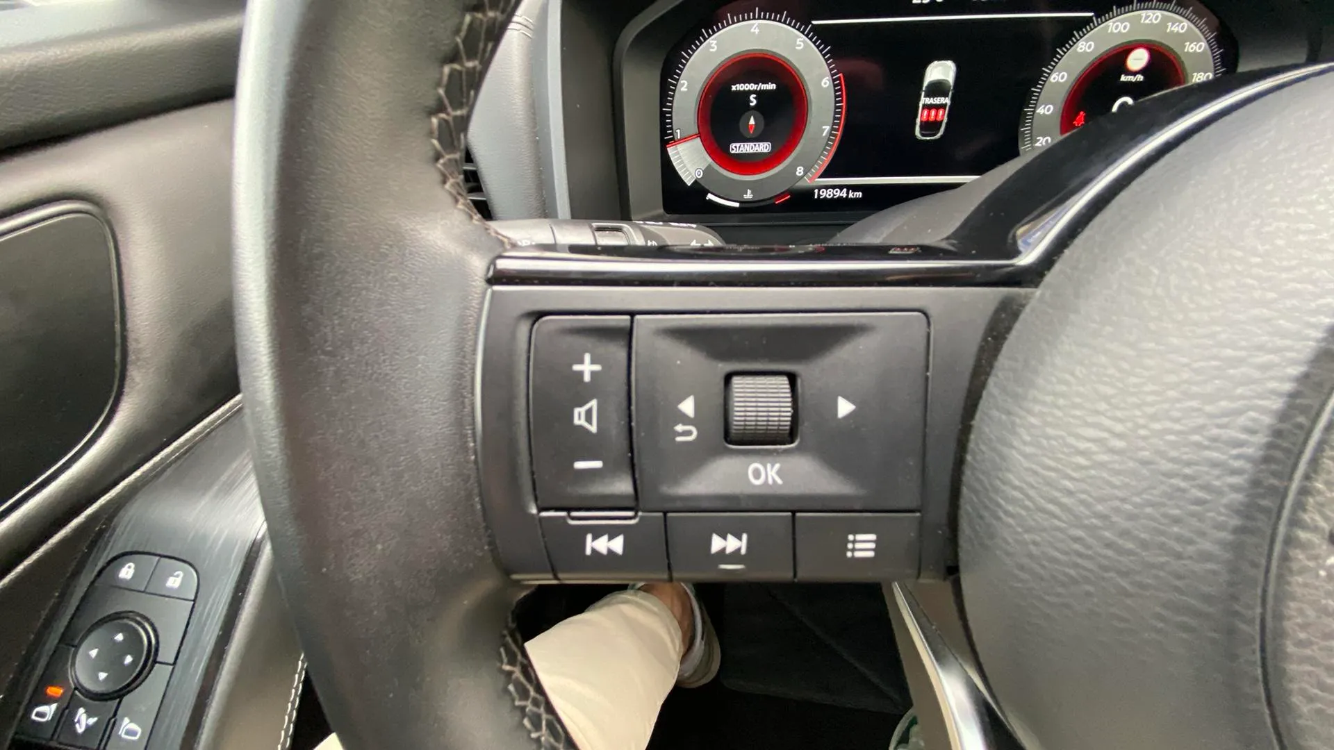Nissan Qashqai DIG-T N-Connecta - foto 12