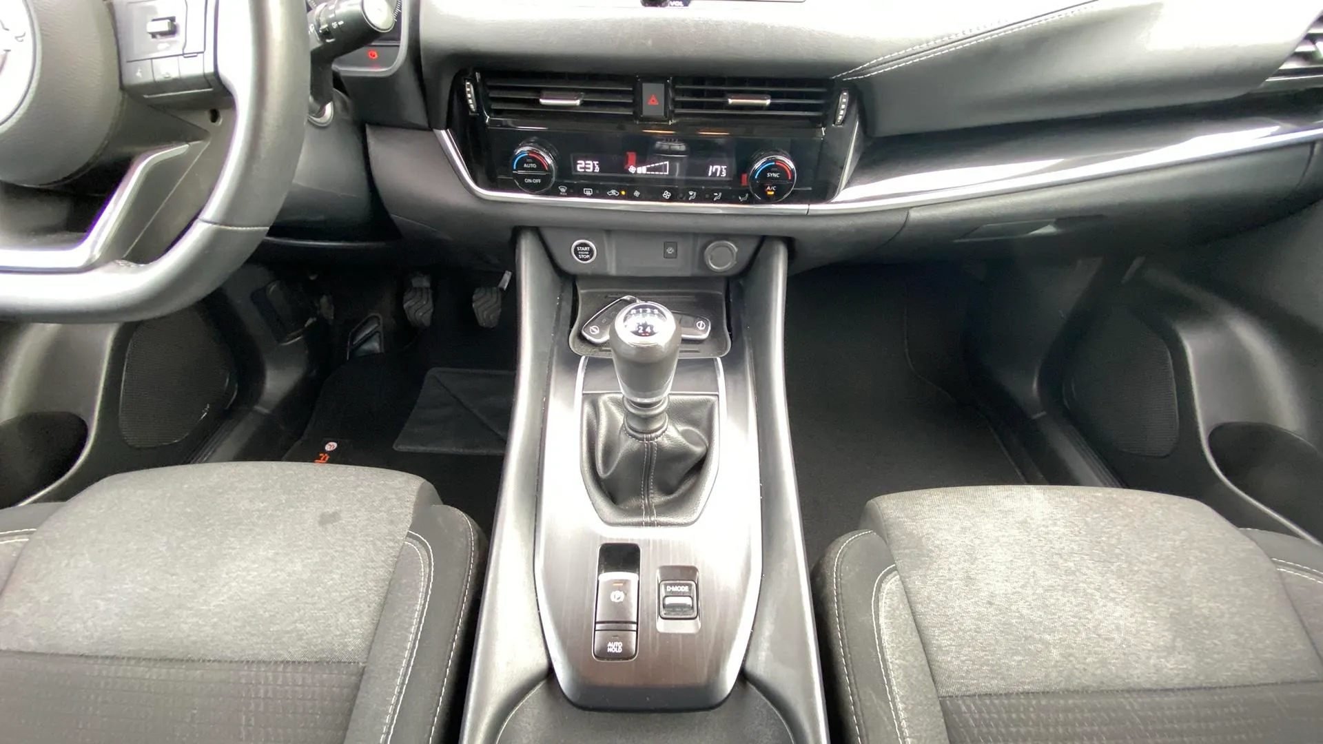 Nissan Qashqai DIG-T N-Connecta - foto 18