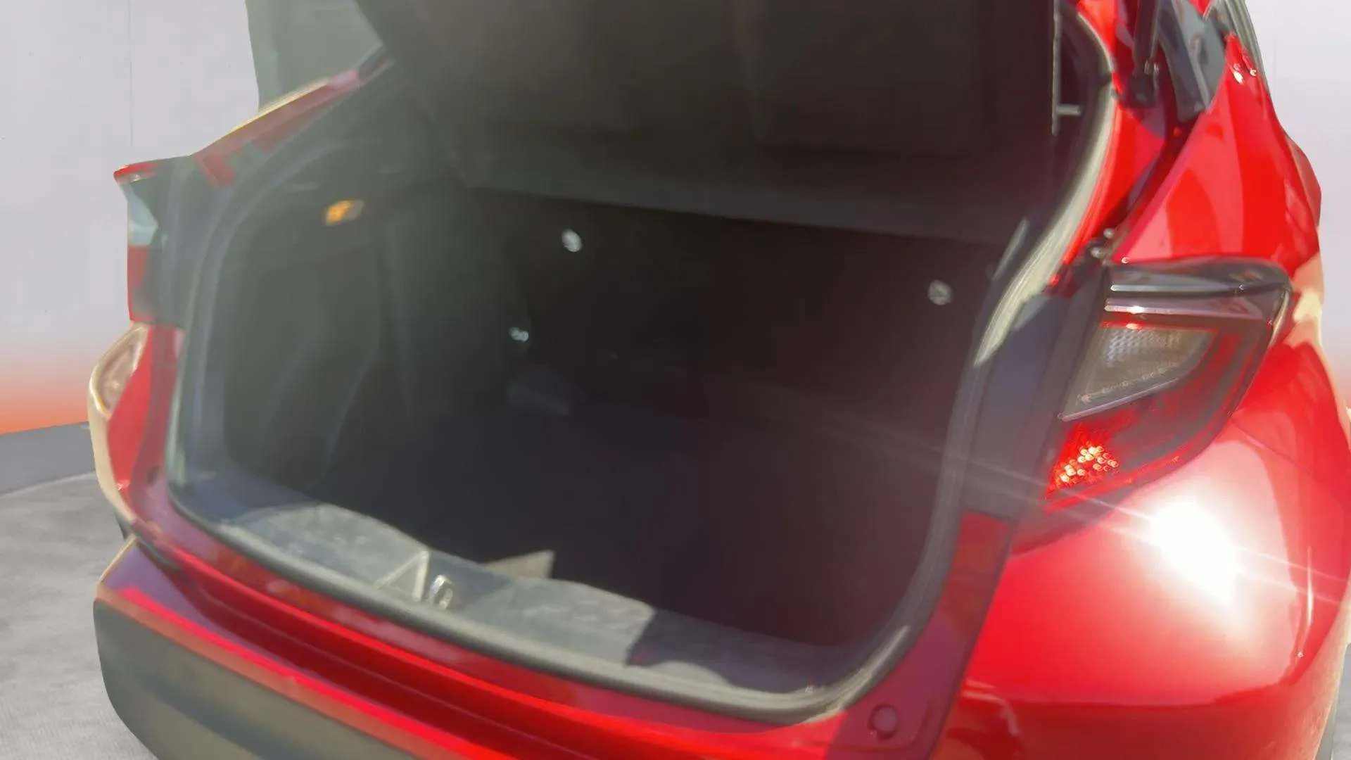 Toyota C-HR 1.8 125H Advance - foto 21