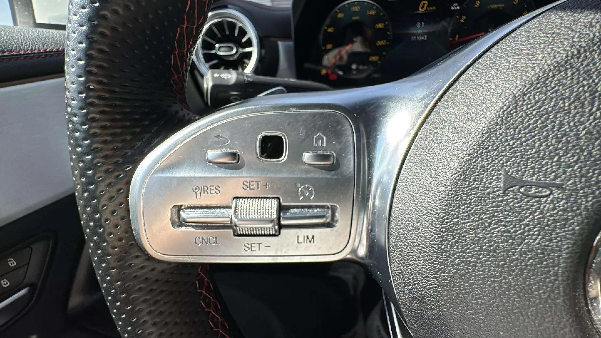 Mercedes-Benz CLA 180 - foto 17