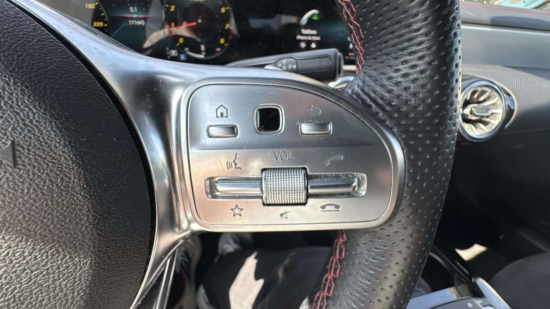 Mercedes-Benz CLA 180 - foto 18