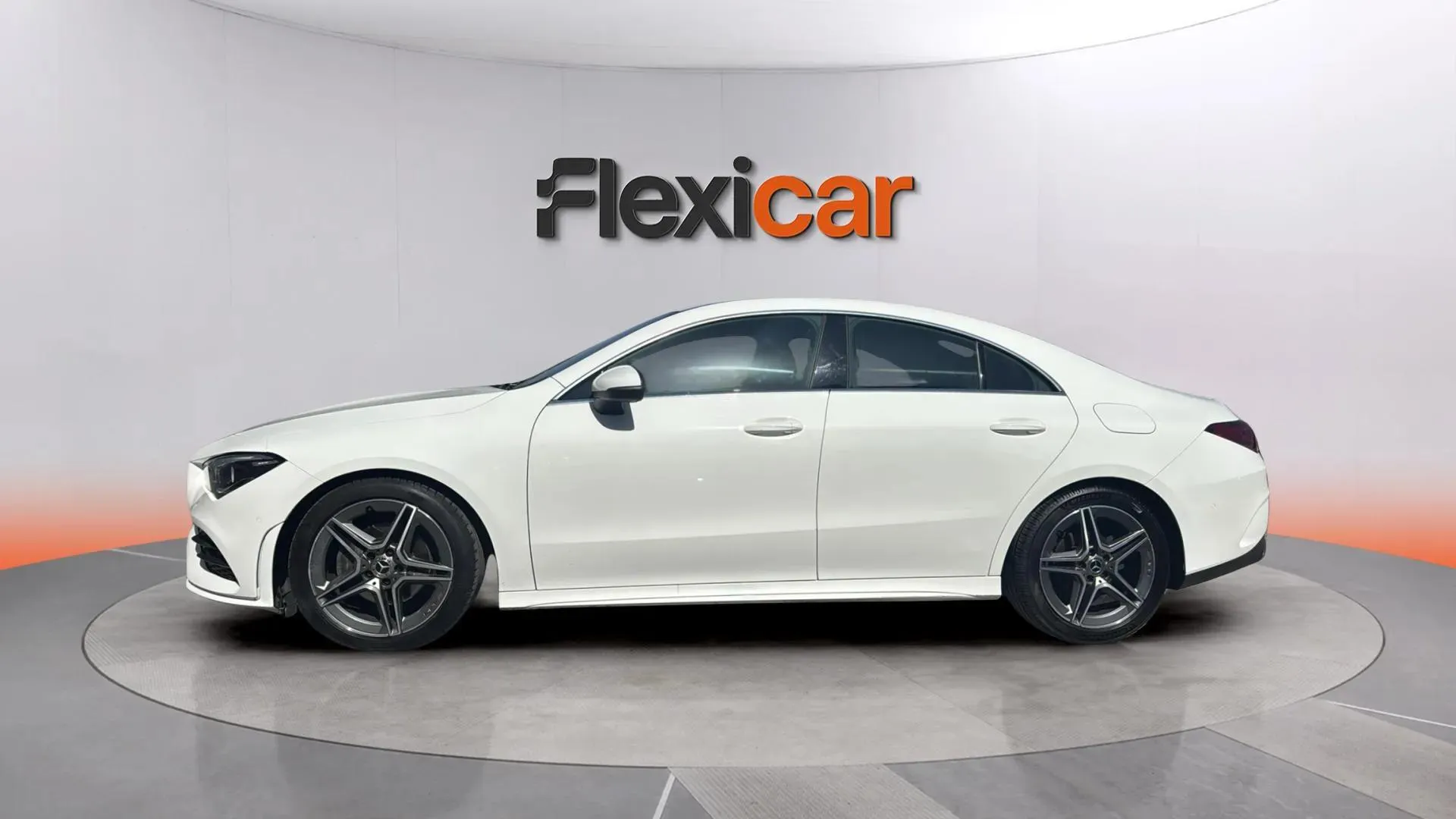 Mercedes-Benz CLA 180 - foto 4