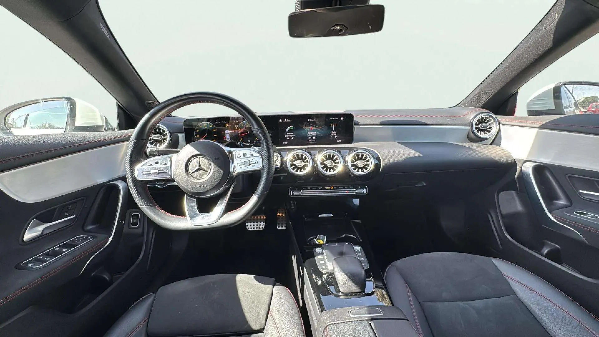 Mercedes-Benz CLA 180 - foto 9