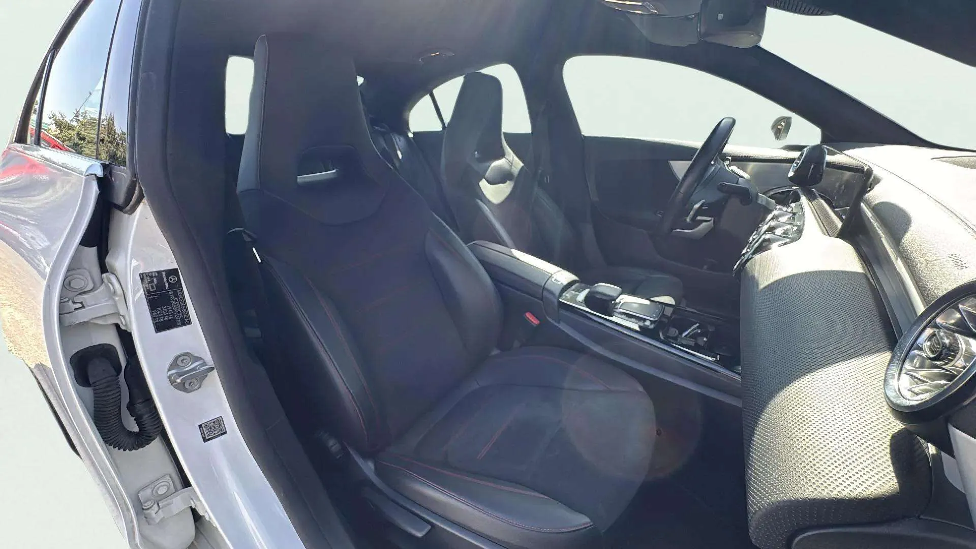 Mercedes-Benz CLA 180 - foto 15