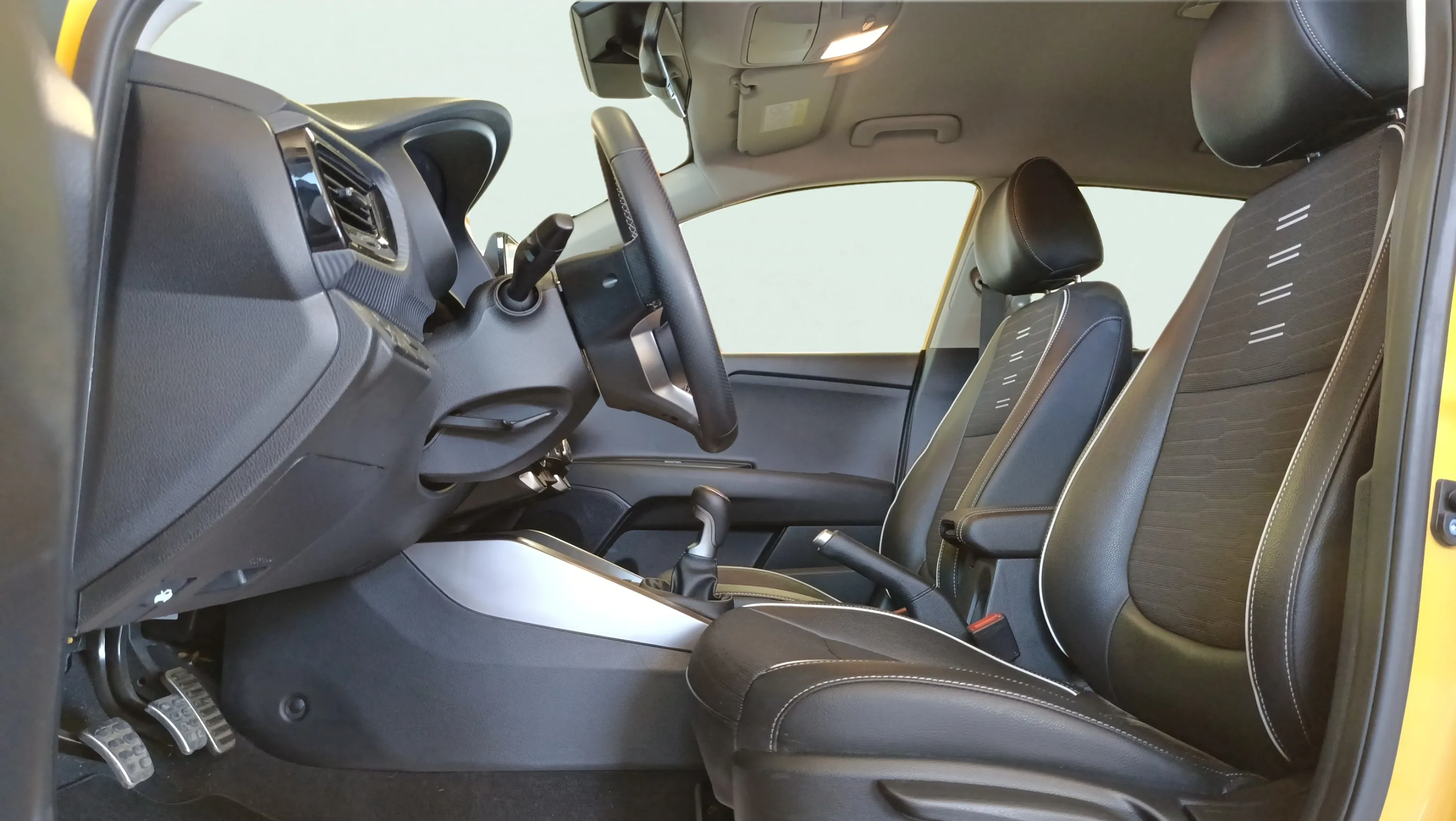 Kia Stonic 1.0 T-GDi MHEV Concept - foto 32