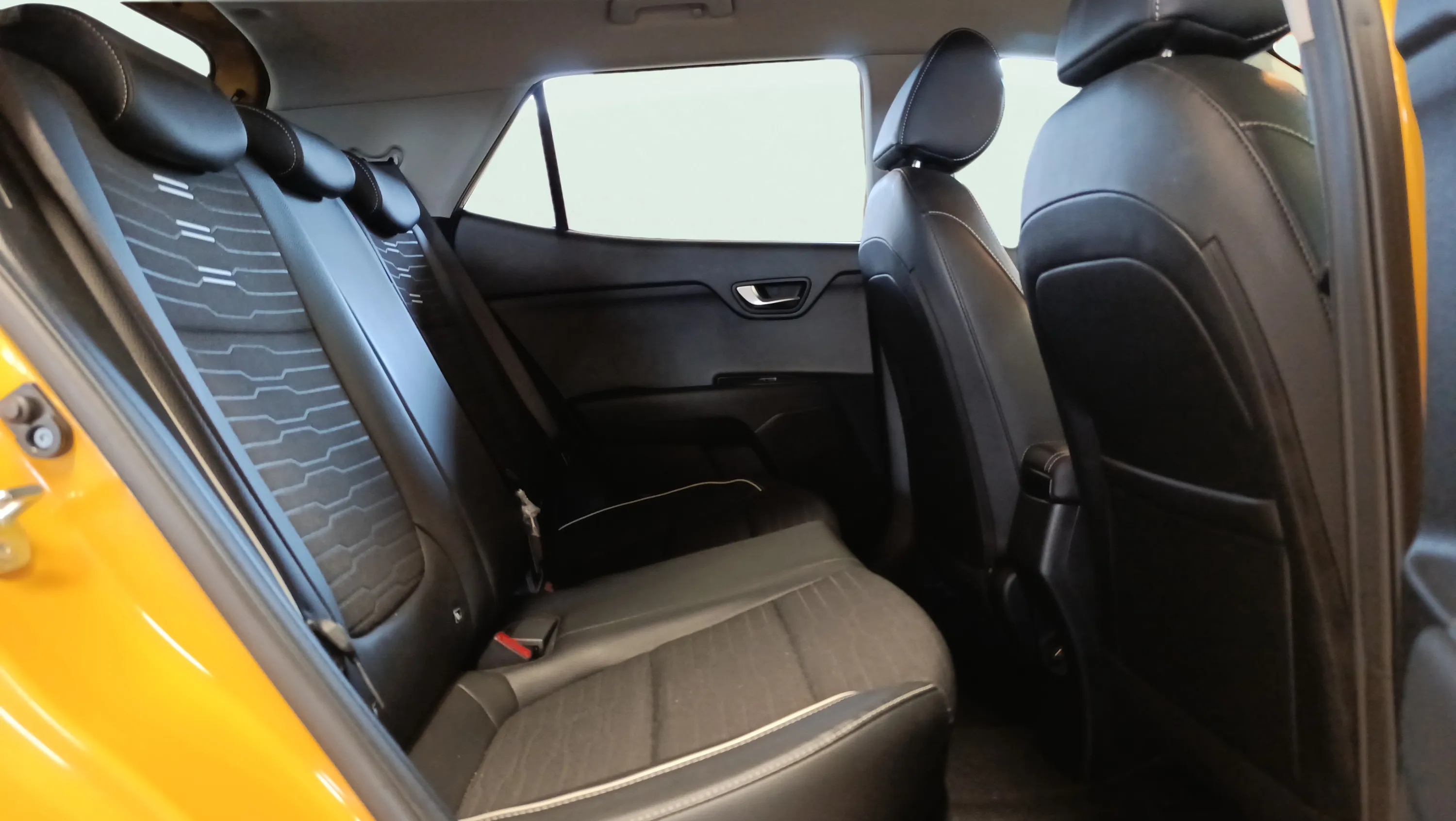 Kia Stonic 1.0 T-GDi MHEV Concept - foto 35