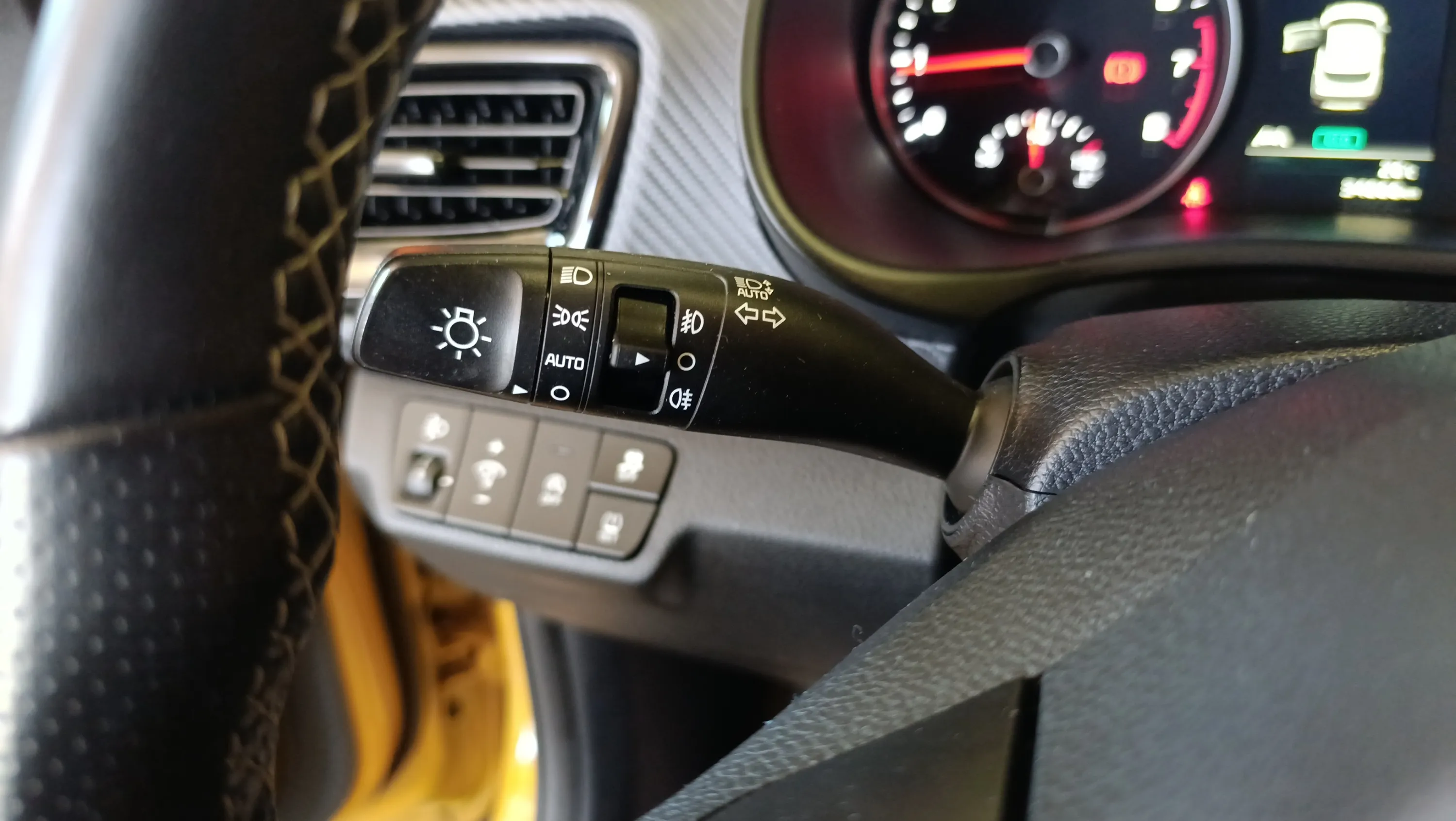 Kia Stonic 1.0 T-GDi MHEV Concept - foto 12