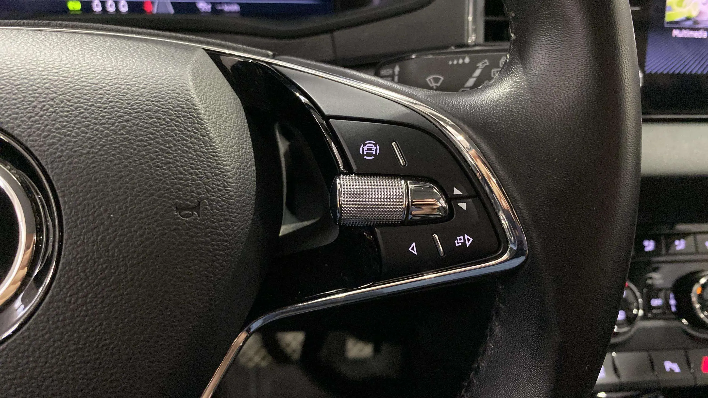 Škoda Karoq 2.0 TDI DSG 4x4 Ambition - foto 18