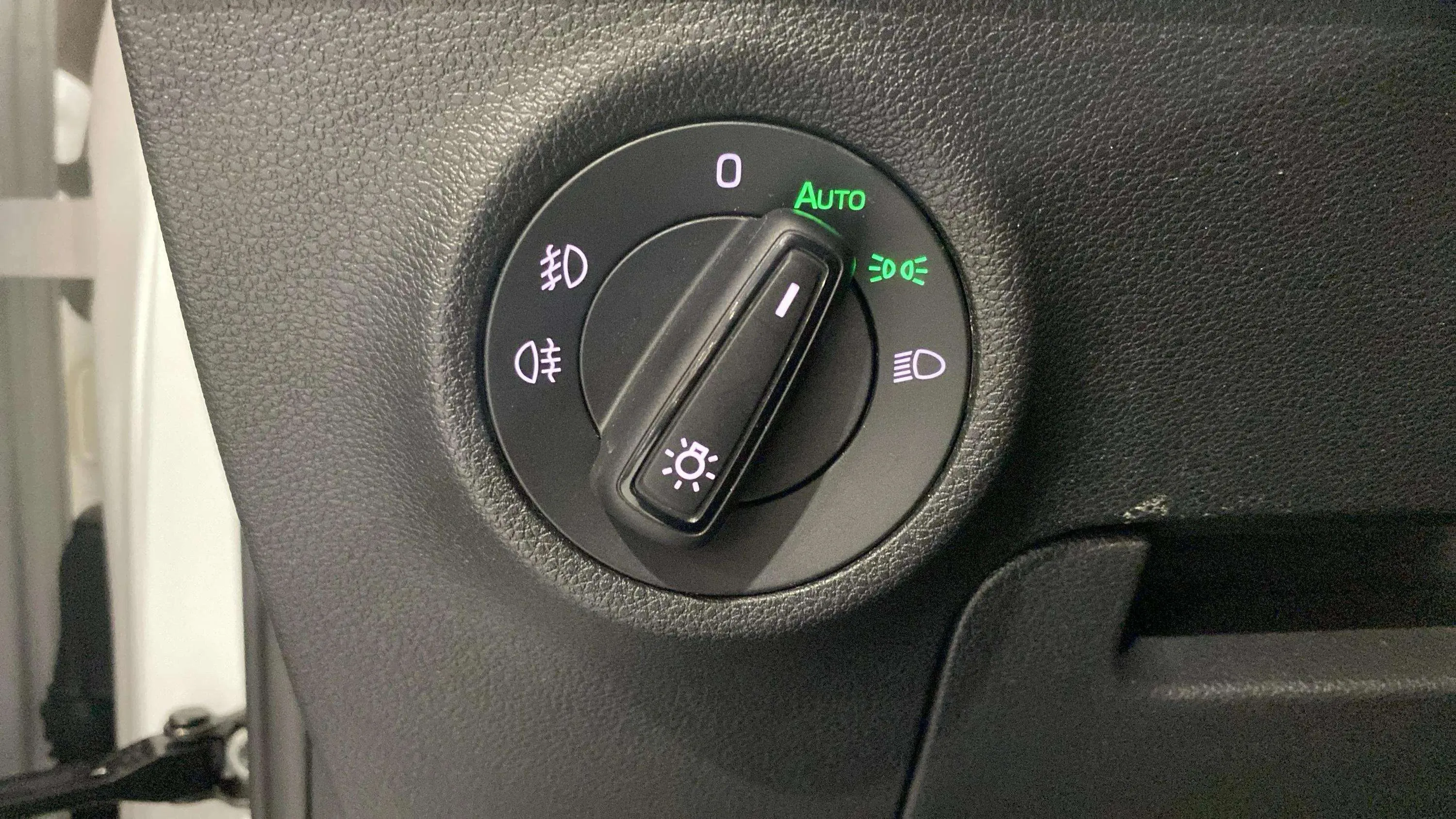 Škoda Karoq 2.0 TDI DSG 4x4 Ambition - foto 15
