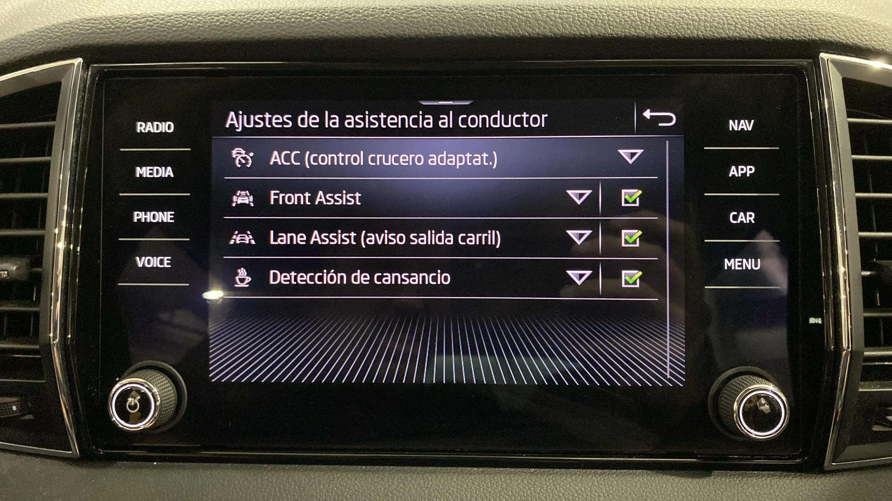 Škoda Karoq 2.0 TDI DSG 4x4 Ambition - foto 22