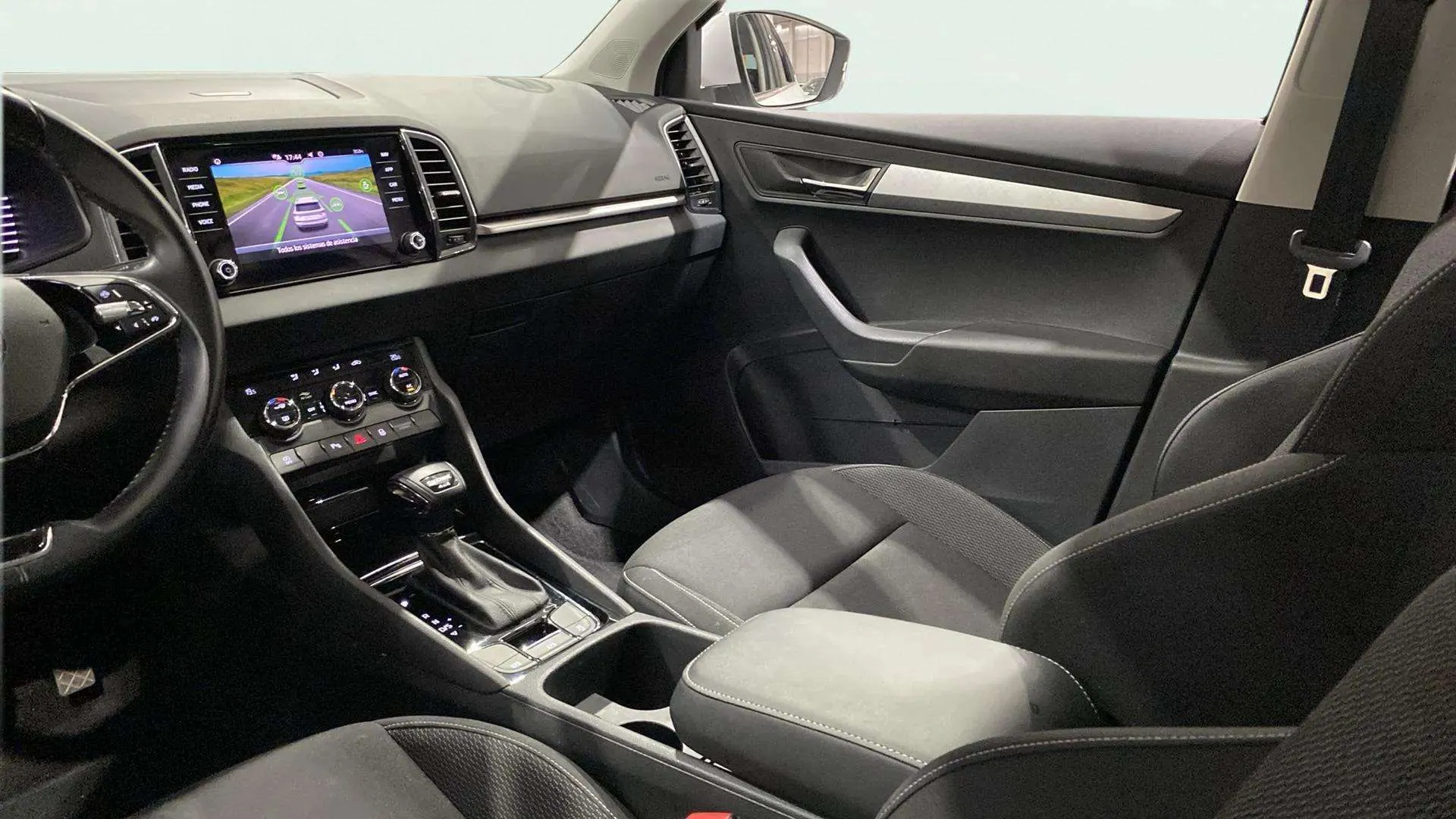 Škoda Karoq 2.0 TDI DSG 4x4 Ambition - foto 31