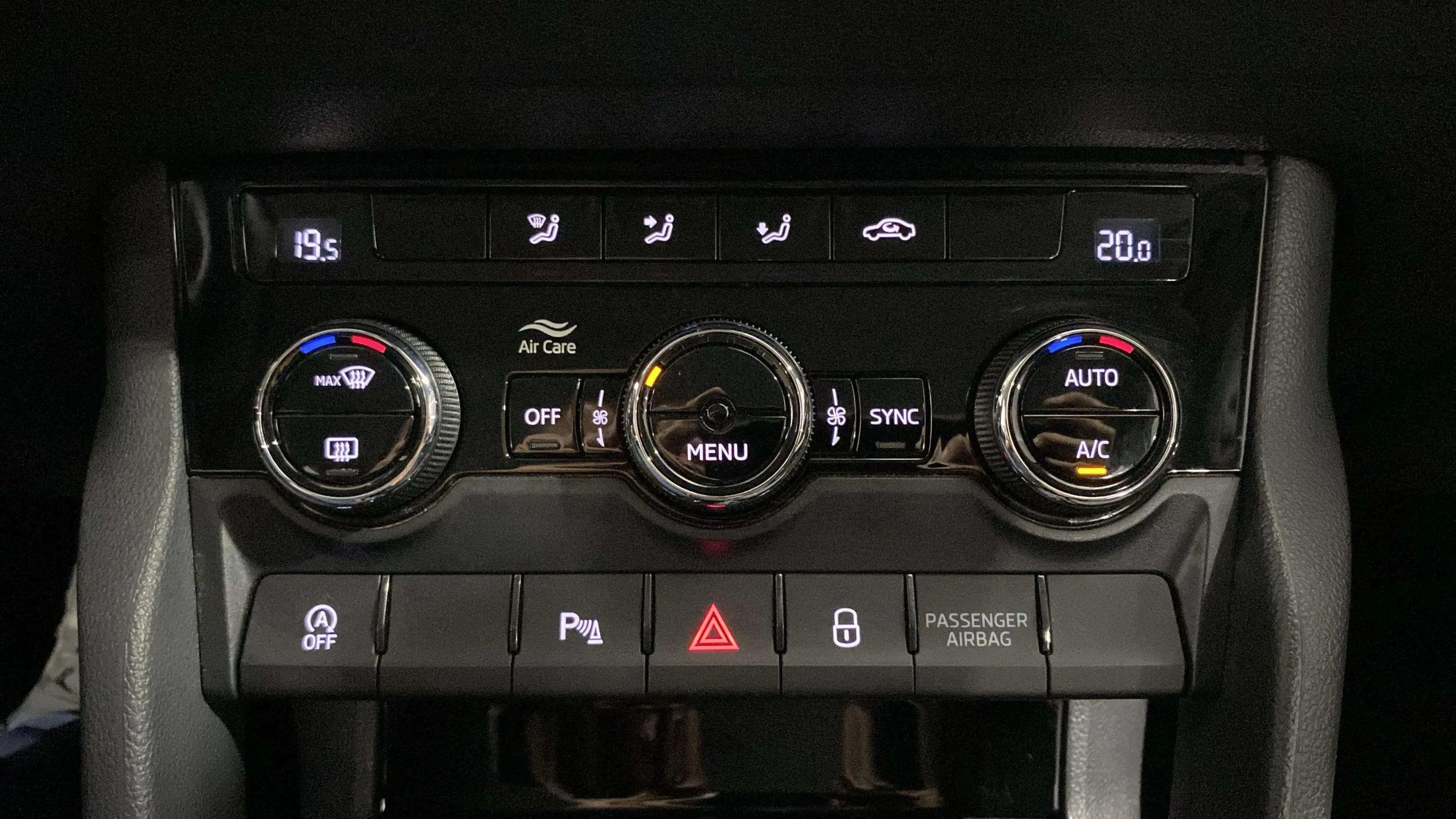 Škoda Karoq 2.0 TDI DSG 4x4 Ambition - foto 26