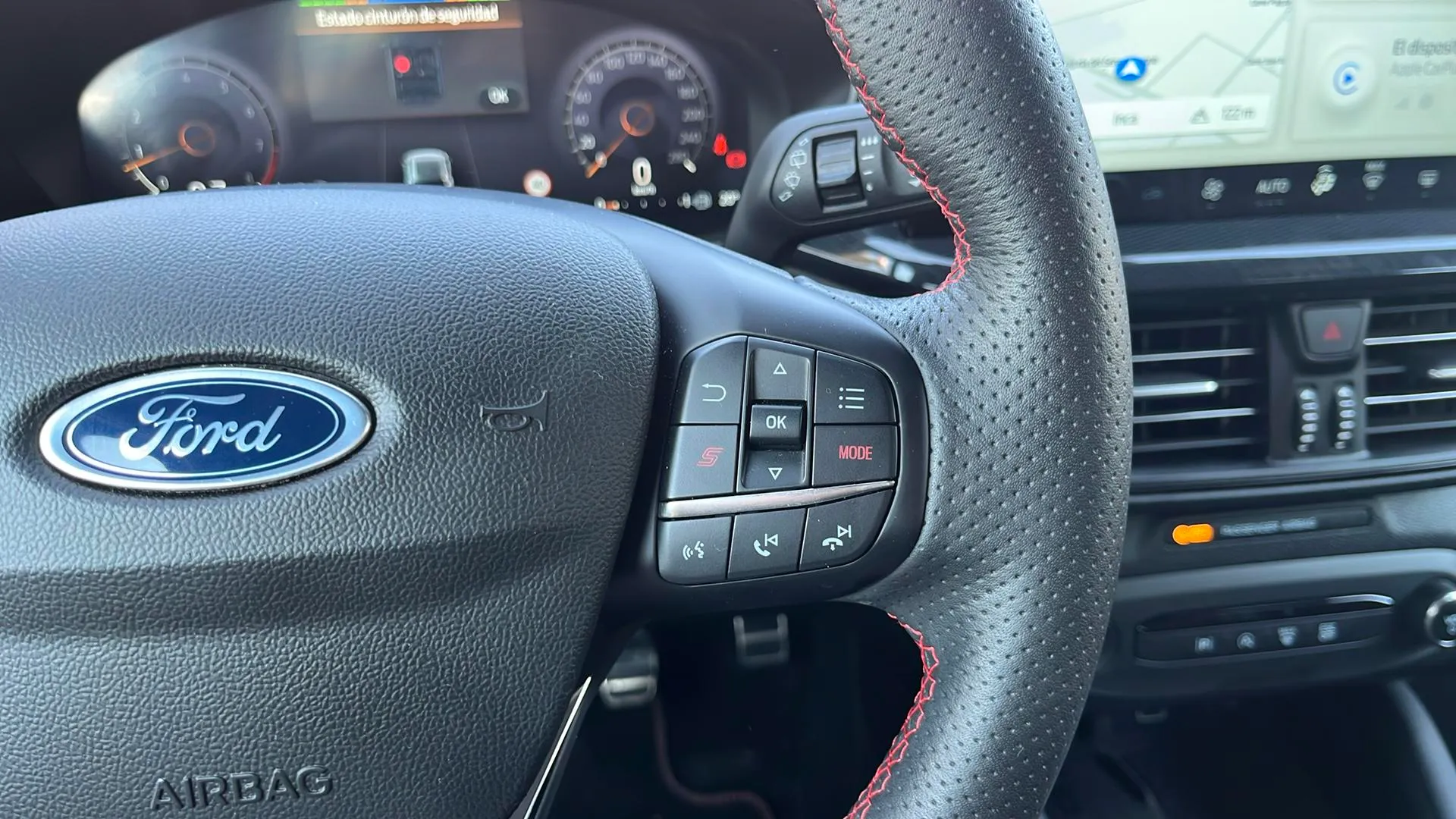 Ford Focus ST 2.3 EcoBoost - foto 13