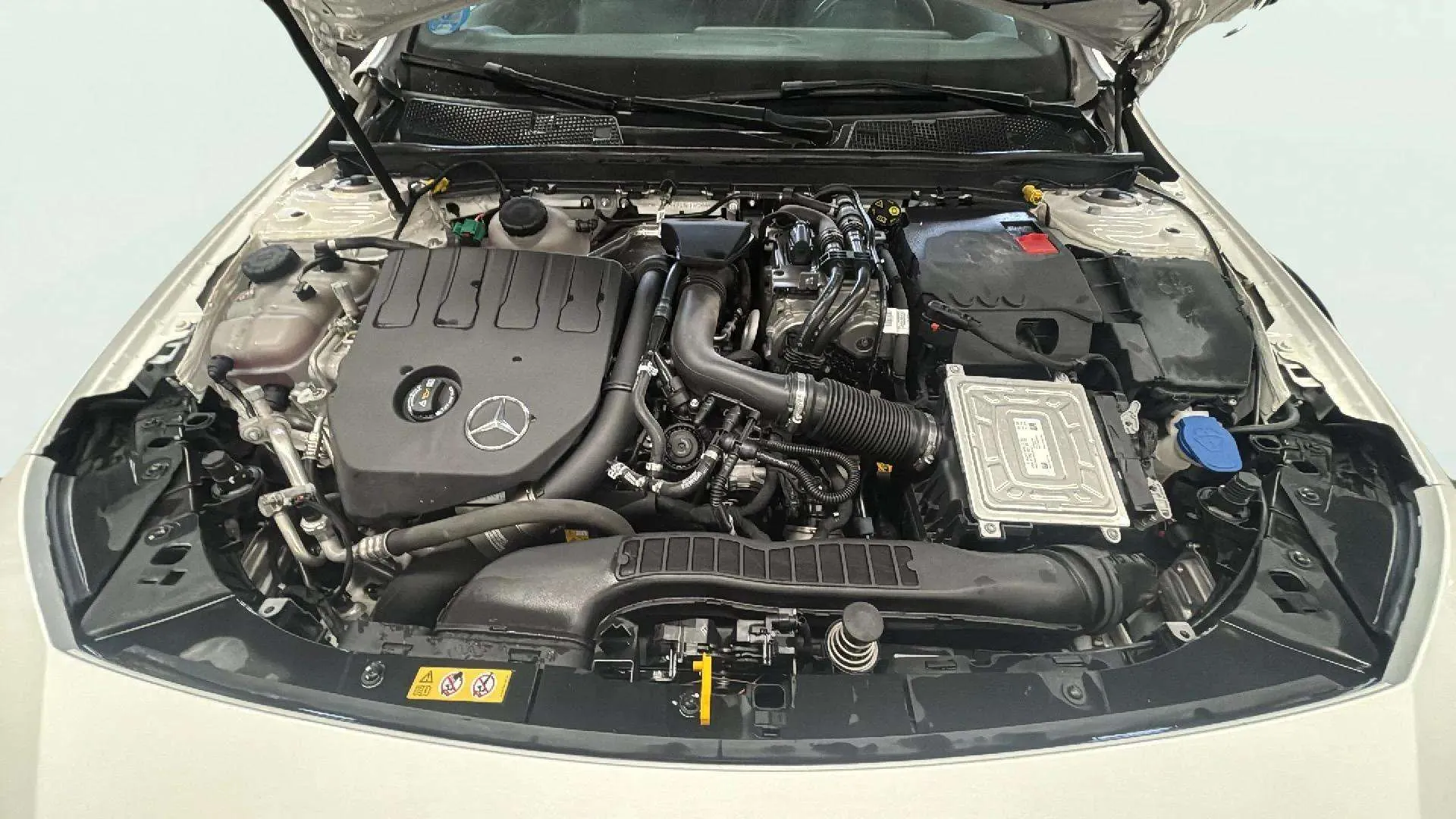 Mercedes-Benz CLA 250 e Shooting Brake - foto 17