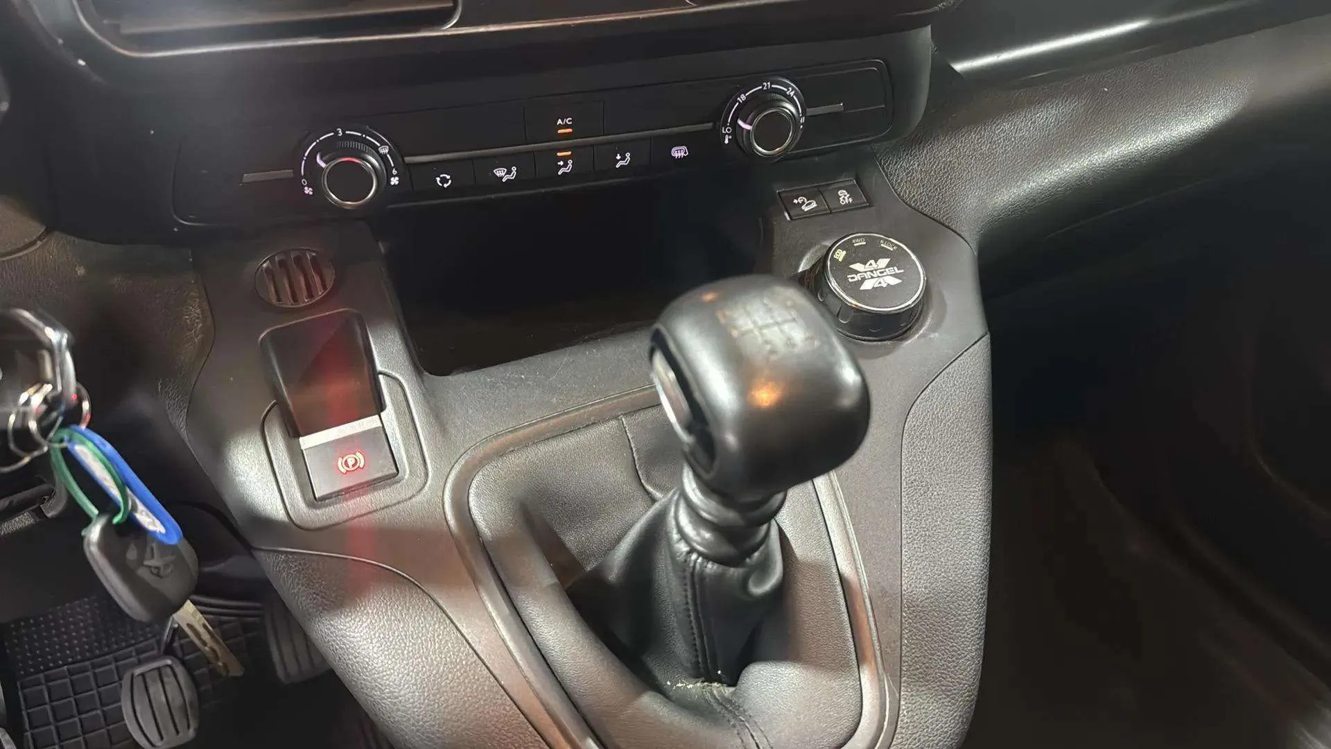 Peugeot Partner Premium Dangel STD 600kg BlueHDi - foto 11