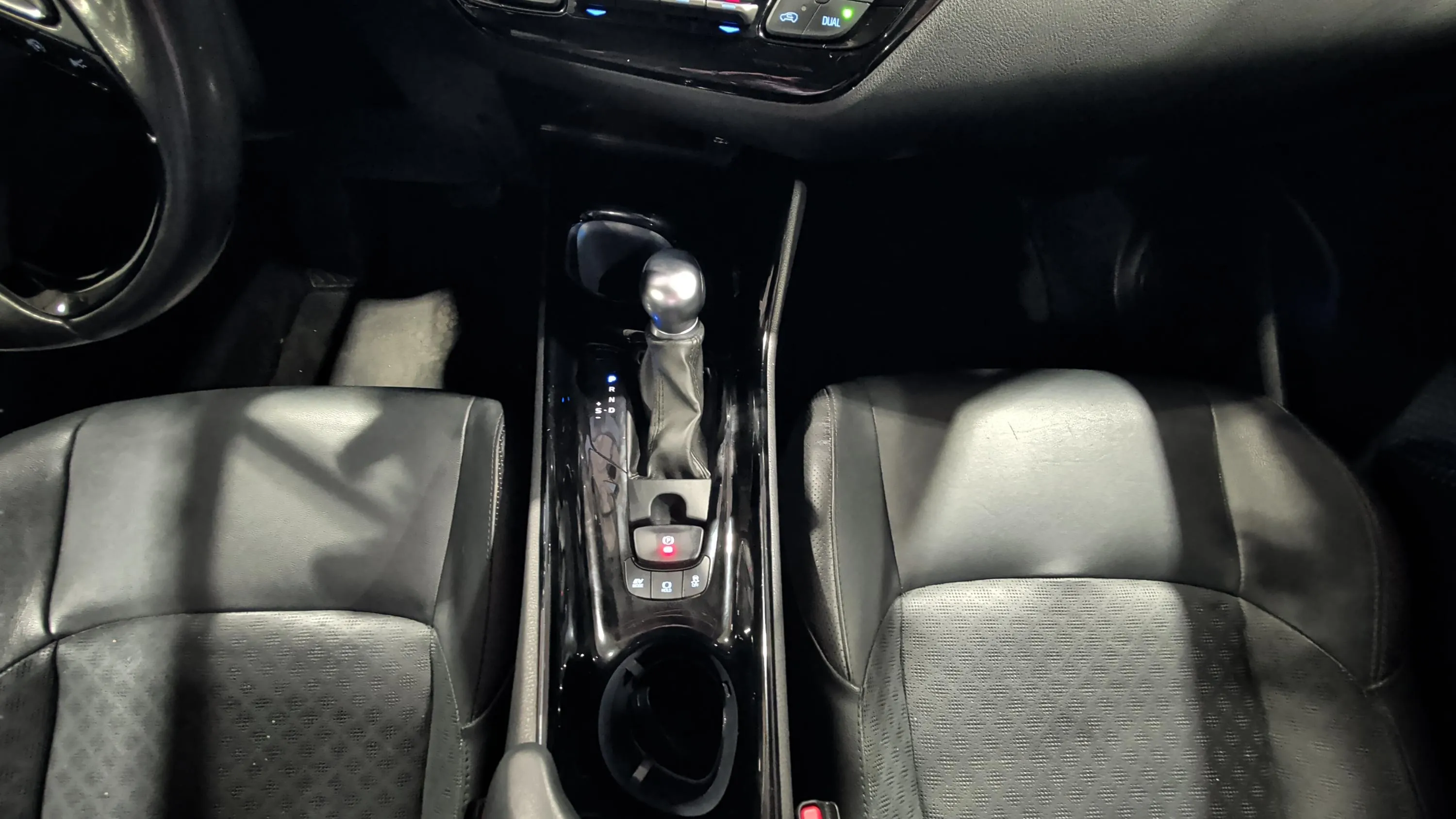 Toyota C-HR 2.0 180H Advance - foto 18
